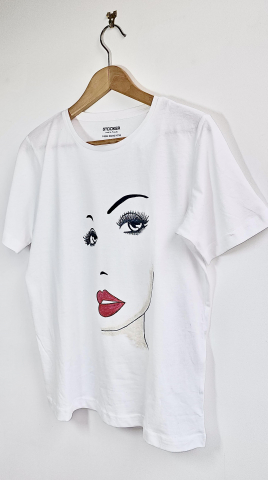 Tricou Pictat Manual "Red Lips" Luxer, cadou original, inedit pentru persoana iubita, cadou pentru diriginta, cadou pentru invatatoare, cadou pentru educatoare, cadou martie martisor, feminine, elegante [3]