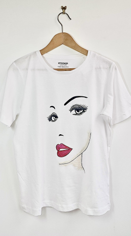 NOU! Tricouri Pictate Manual - Tricou Pictat Manual "Red Lips" Luxer, cadou original, inedit pentru persoana iubita, cadou pentru diriginta, cadou pentru invatatoare, cadou pentru educatoare, cadou martie martisor, feminine, elegante