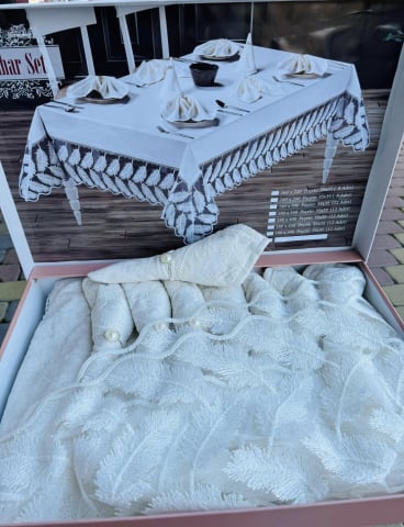 Fațe de mese - Bahar- mărimea 160x220cm pentru masă ovală (8 șervețele)