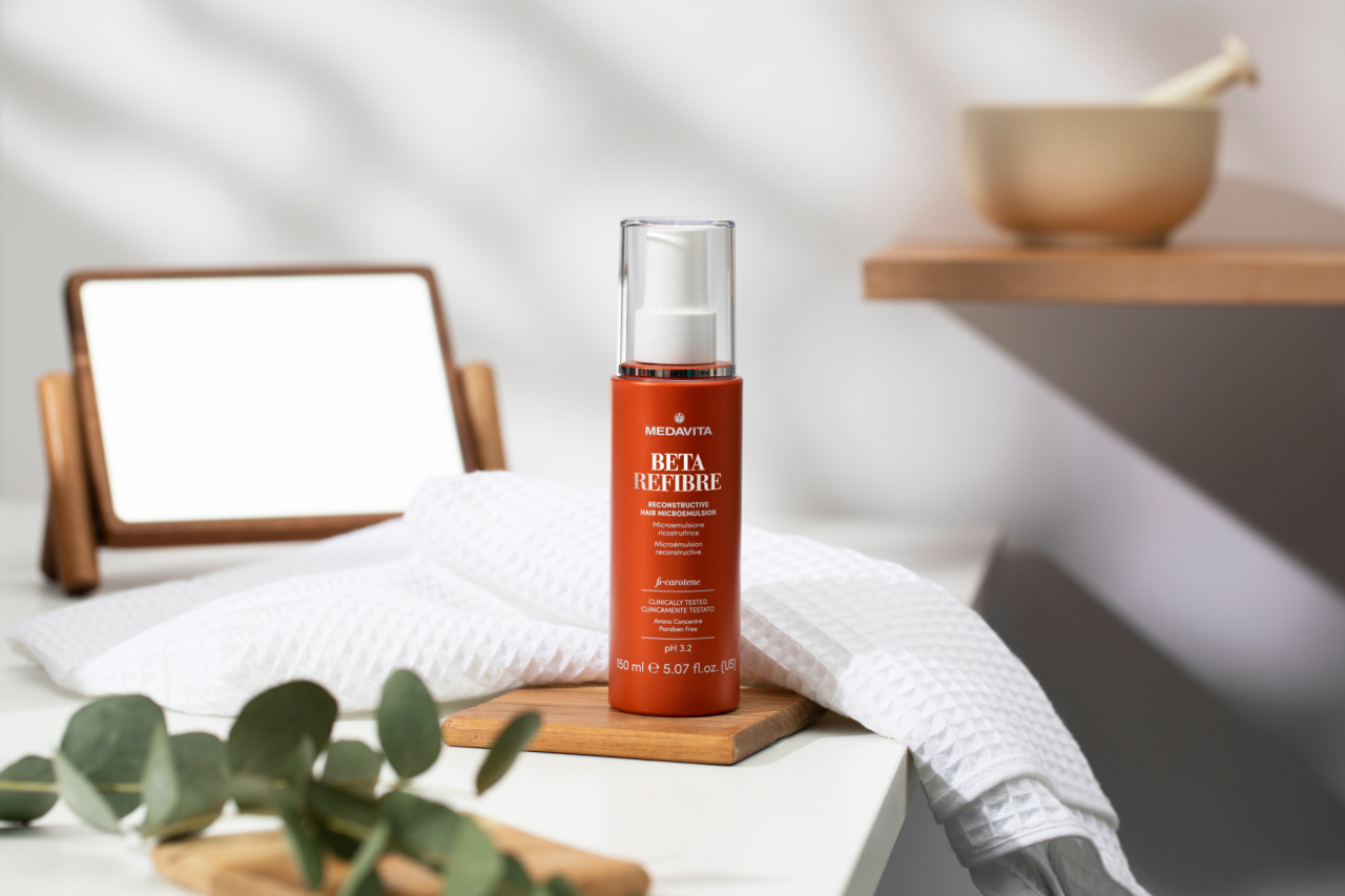 Spray cu microemulsie de restructurare profundă care repară fibra de păr [5]