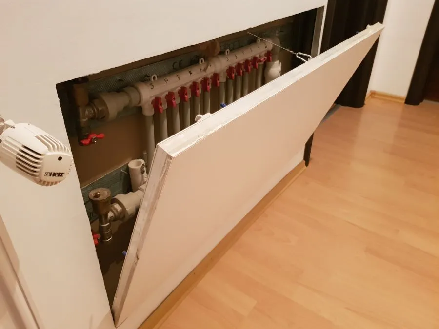 Usi de vizitare - Trapa capac cutie metalica distribuitor instalatii sanitare
