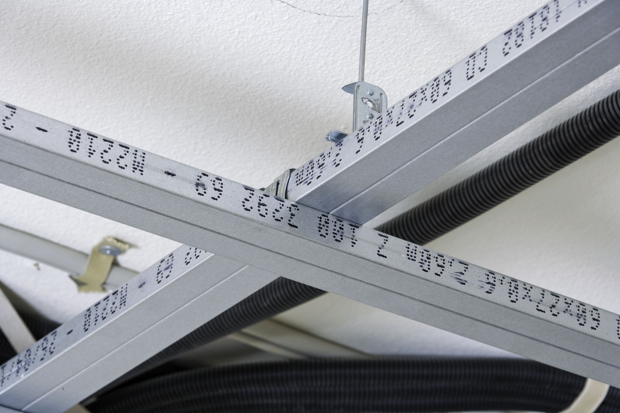 structura dubla pentru plafoane suspendate