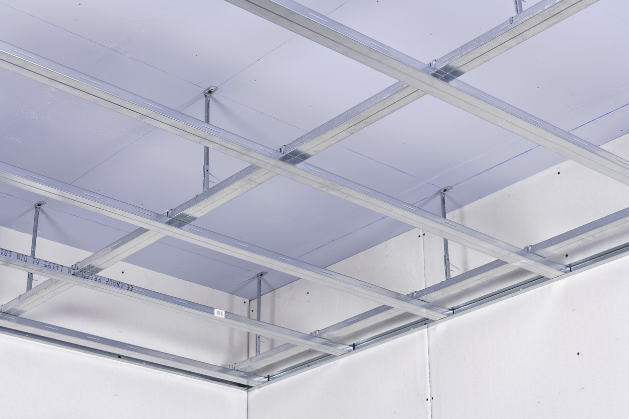 structura de profile de gips carton montate pe plafoane suspendate