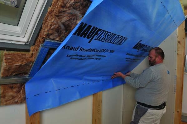 bariera de vapori Knauf Insulation Homeseal montata in acoperis