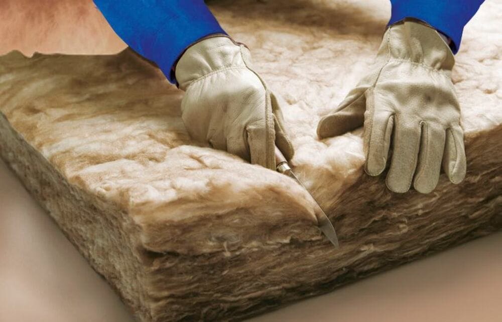 persoana taie vata de sticla