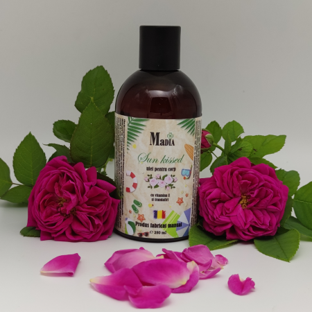 Produse cosmetice - Sun kissed - Ulei hidratant pentru corp cu trandafiri de Damasc, 250ml