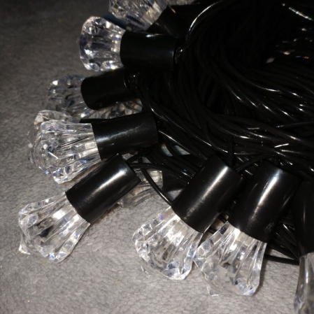 Instalatie de Craciun Liniara RGRB Yoto, 10 m, din care 1 m Prelungitor 220V, 40 LED, Model Diamante, Utilizare Interior/Exterior, Interconectabila, Fir Negru, multicolor [7]