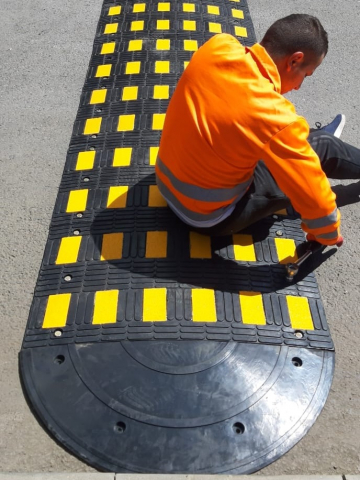 Limitatoare de viteza - Limitator de Viteză din Cauciuc cu Vizibilitate Nocturnă – Siguranță și Rezistență la Prețuri Avantajoase | Comandă Acum