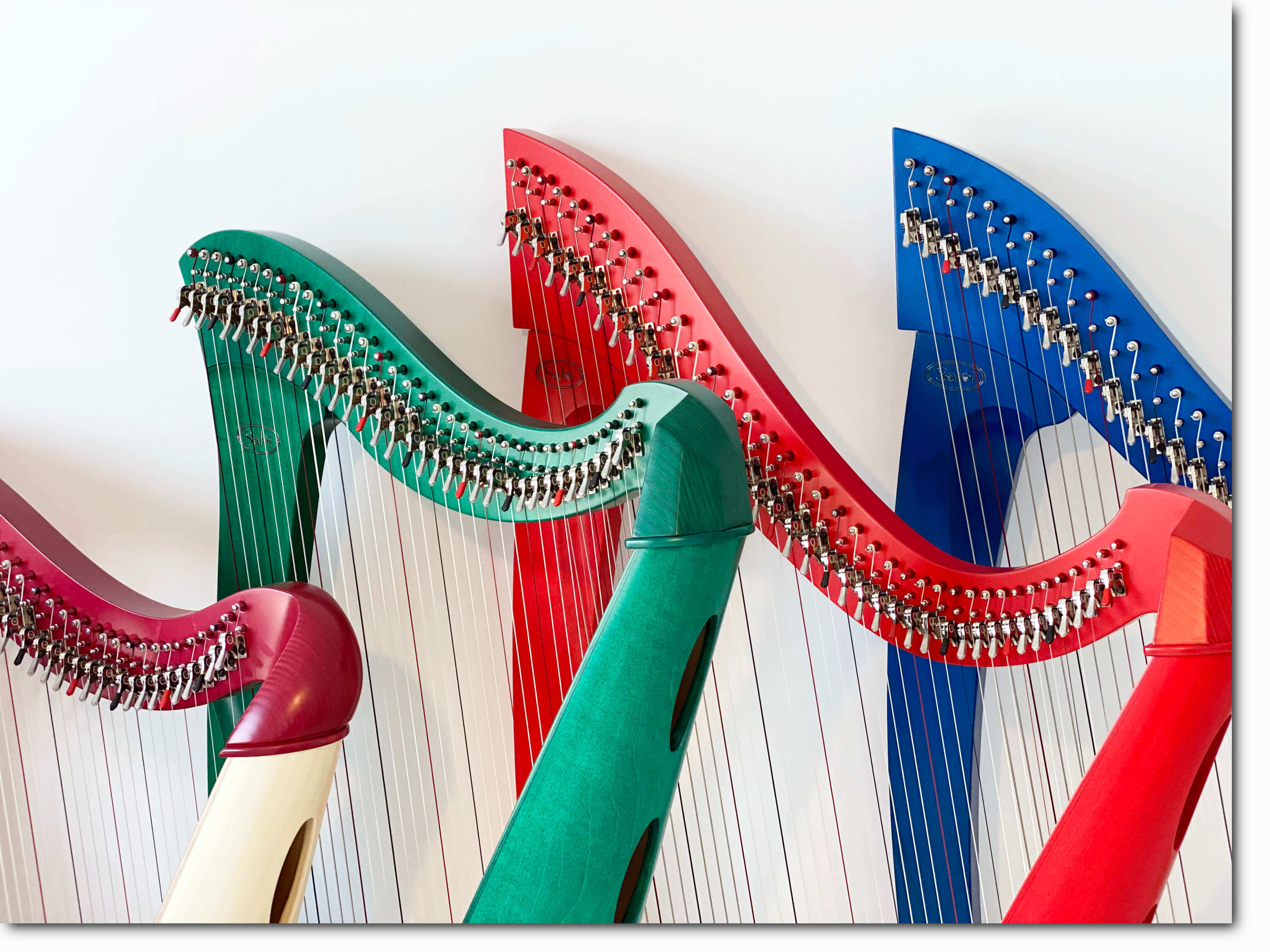 Eleganță și calitate cu fiecare model de harpă