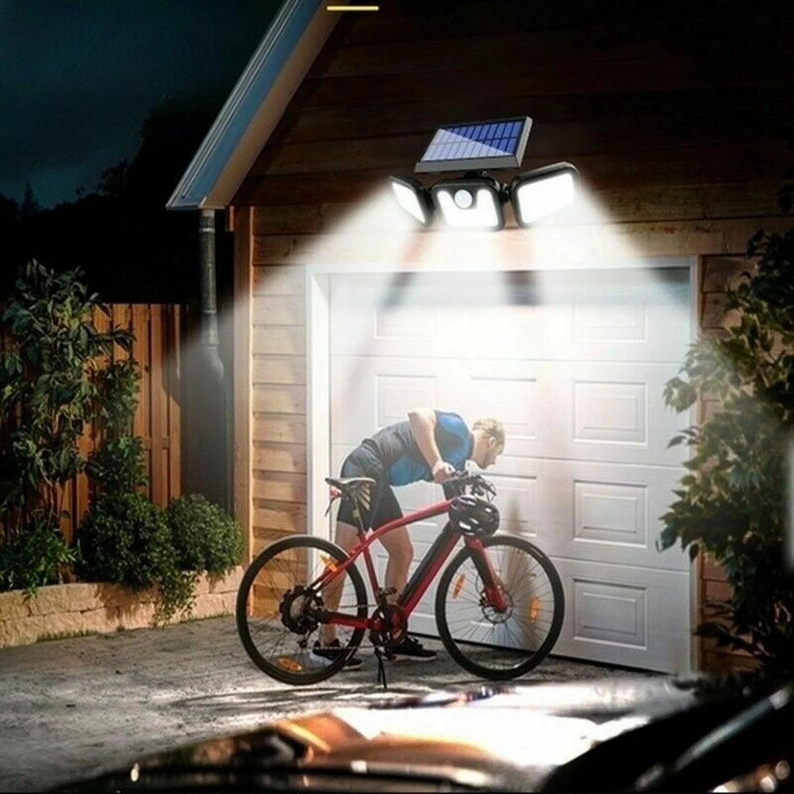 Lampa Solara de Exterior cu 3 capete, 74 LED-uri, Incarcare Solara Rapida, Autonomie 8-10 ore [10]
