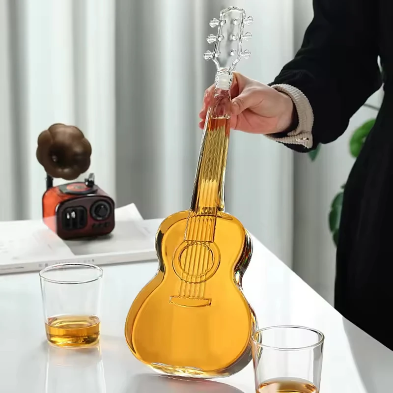 Set decantor in forma de vioara cu 2 pahare si suport din lemn 1000 ml [13]