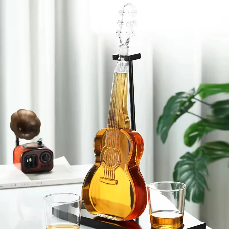 Set decantor in forma de vioara cu 2 pahare si suport din lemn 1000 ml [1]