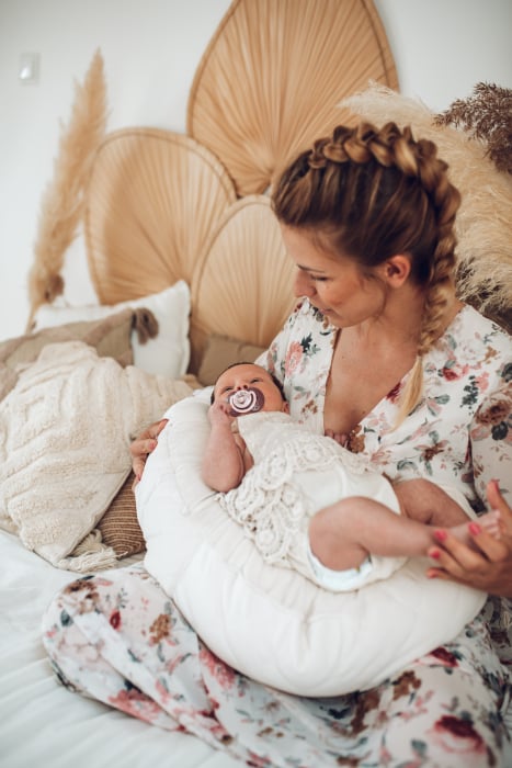 Cum alegi perna de alăptare potrivită – ghid complet pentru mame