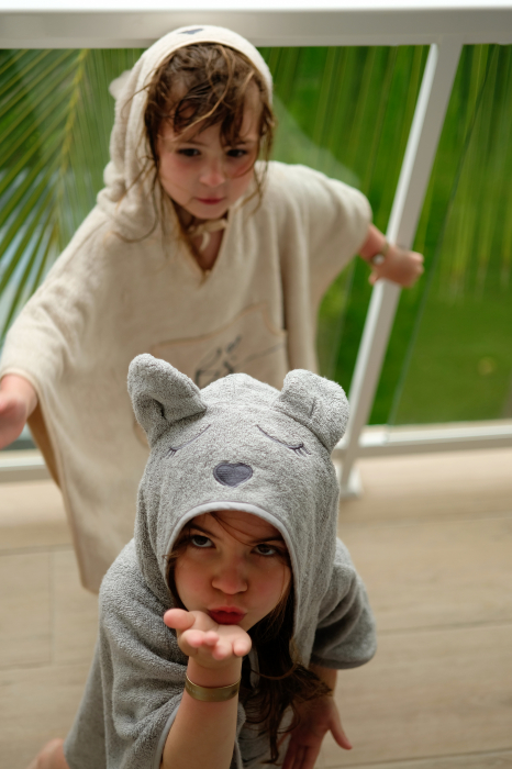 Prosop din fibra de bambus cu gluga si buzunar pentru bebelusi si copii, Poncho Teddy, Grey, 73x58 cm [5]