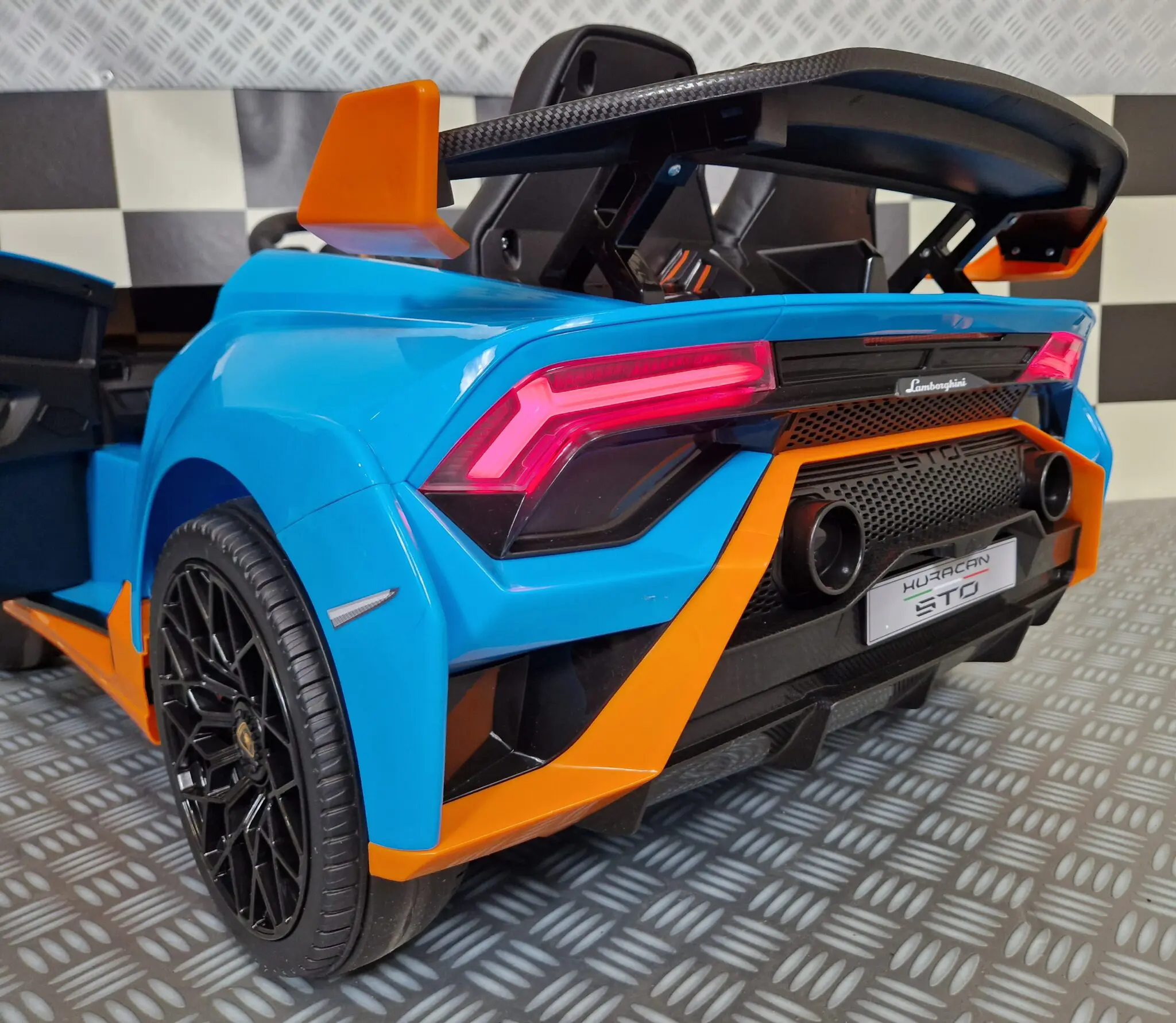 Mașinuță Electrică Copii Lamborghini Huracan STO 12V, Funcție Drift, Telecomandă 2.4G, Bluetooth, USB, Șa Piele, 3-5 ani [12]