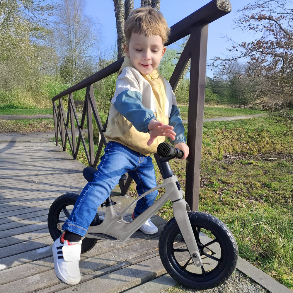 Bicicleta de echilibru fara pedale pentru copii, reglabila si roti Eva, ultra-usoara, Vito Taupe [10]