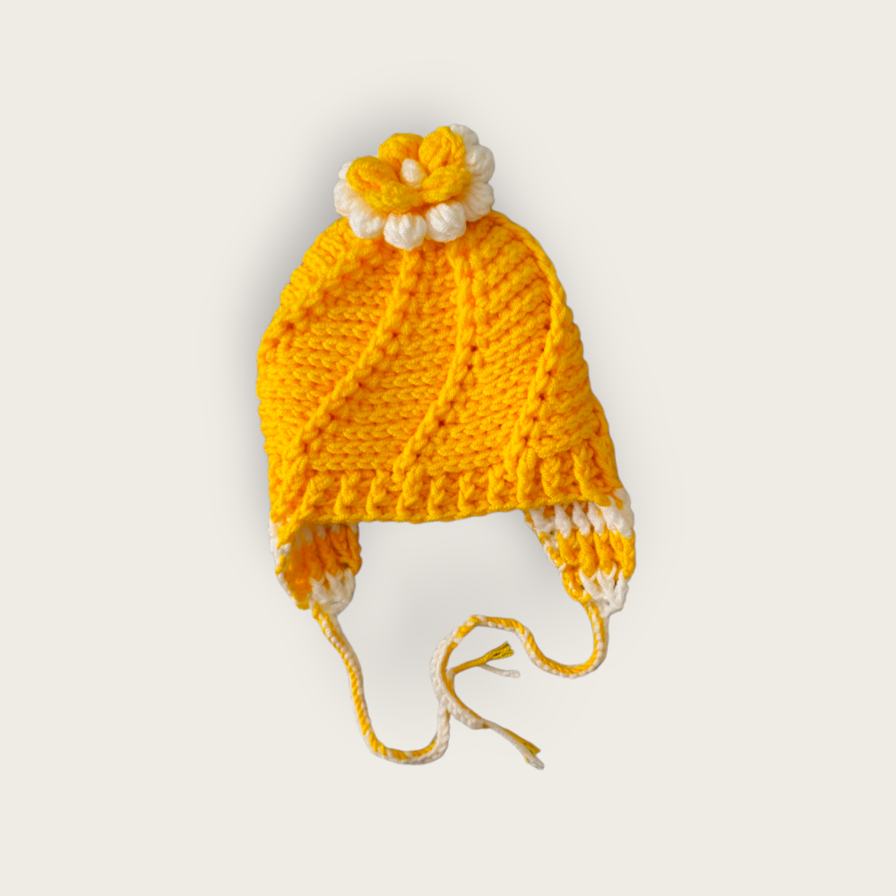 Căciuliță Handmade 0–3 Luni din Bambus – Model Galben cu Floricică [1]