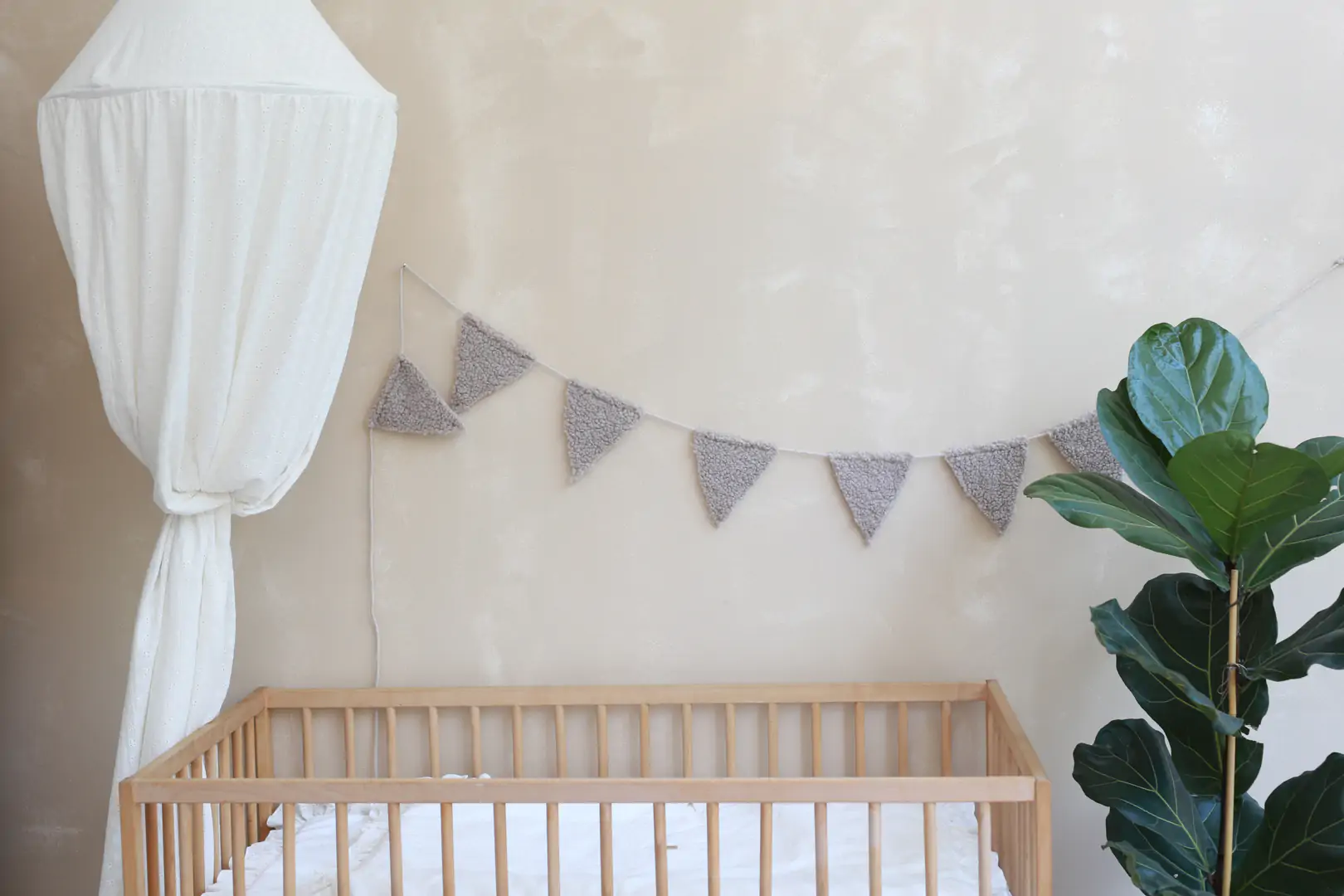 Ghirlanda decor din tesatura bucle, decoratiune pentru camera copilului - Teddy - taupe [4]