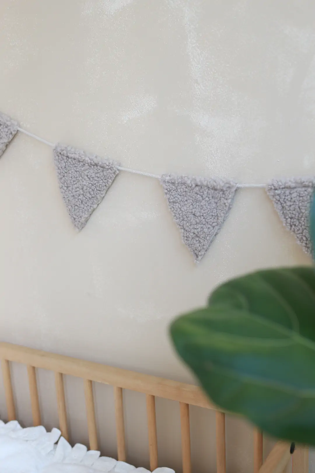 Ghirlanda decor din tesatura bucle, decoratiune pentru camera copilului - Teddy - taupe [5]