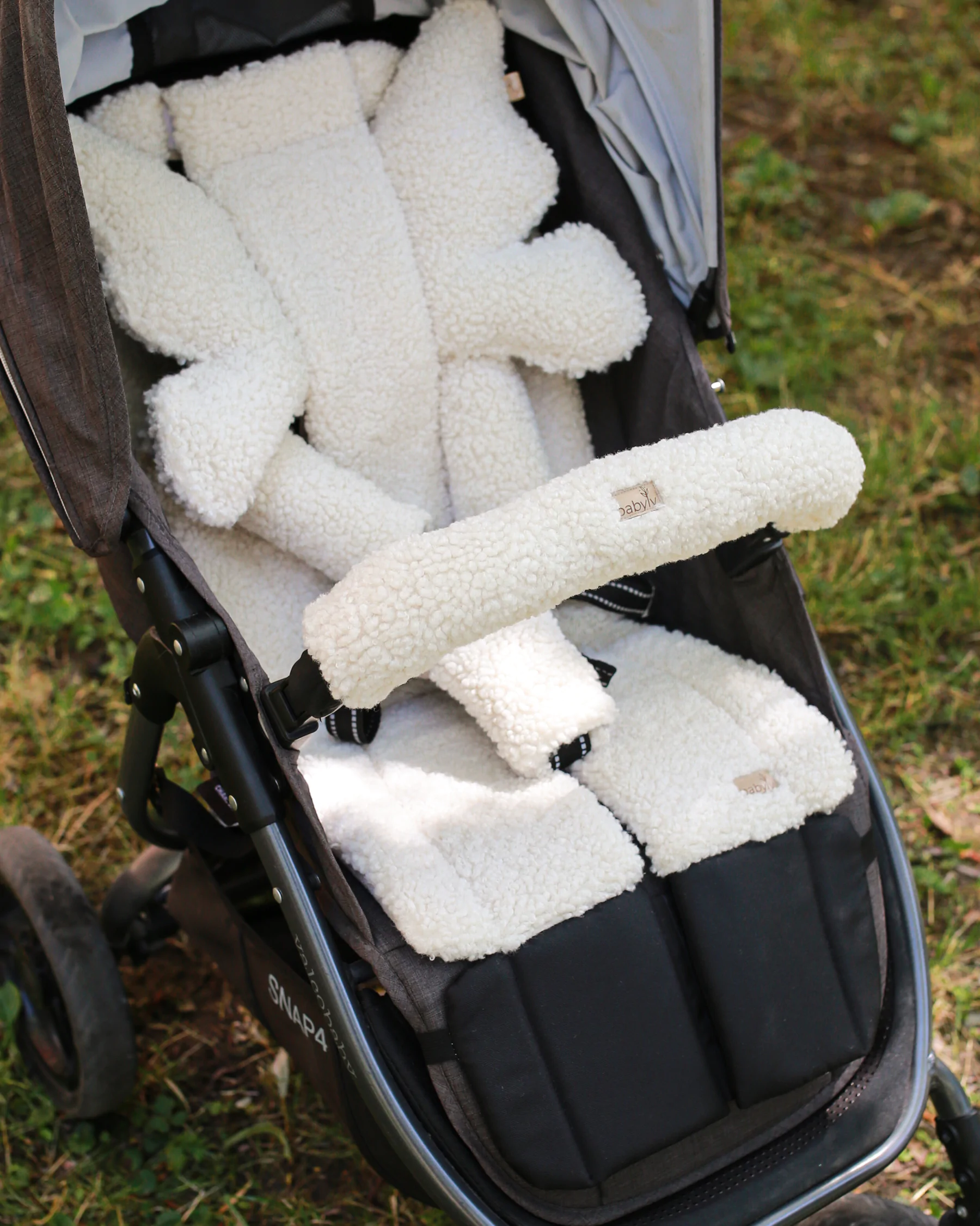 Insert Husa Carucior sport cu 2 fete, tesatura Teddy crem si in gri deschis [2]