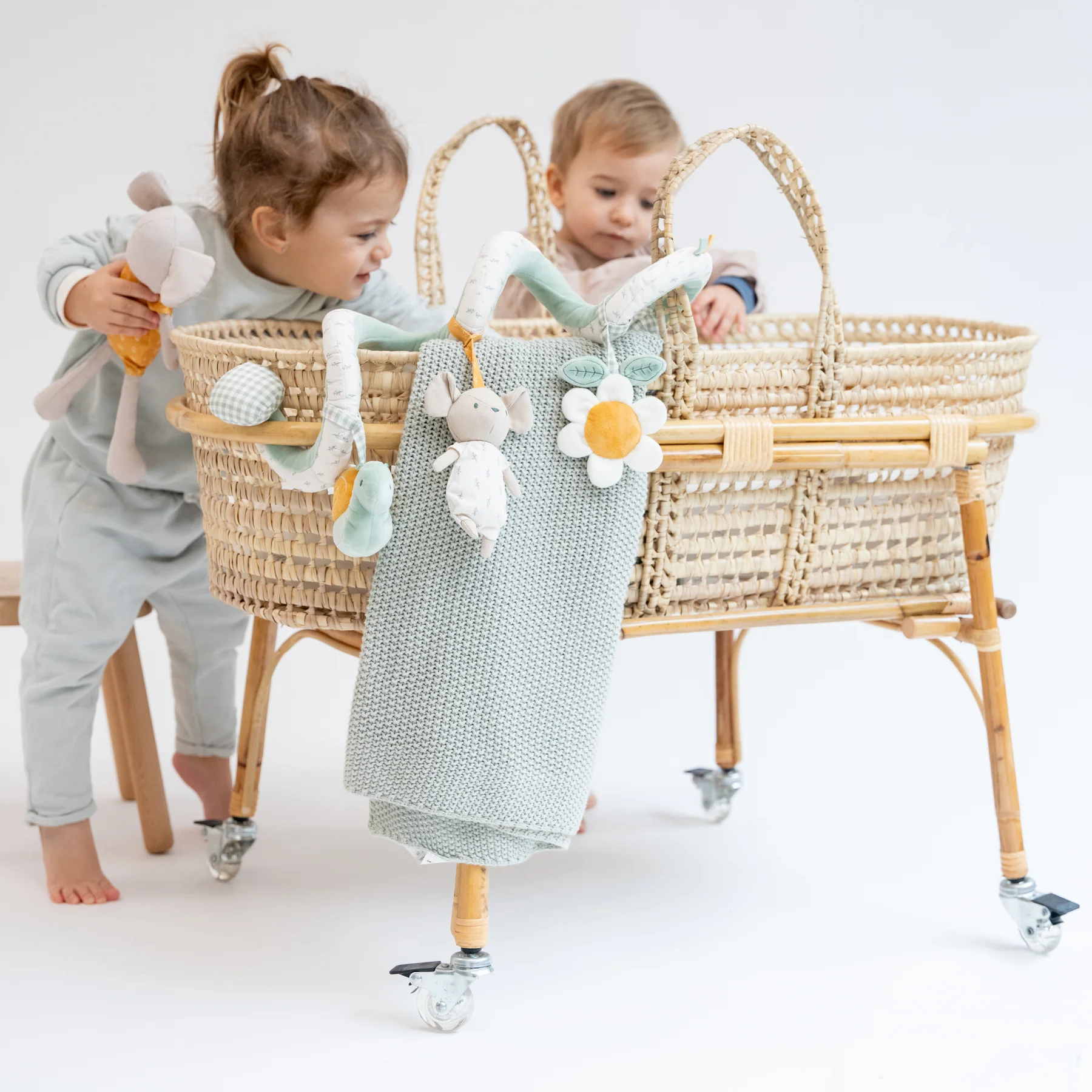 Jucarie zornaitoare din plus, spirala, design  “Spring Cottage” [2]