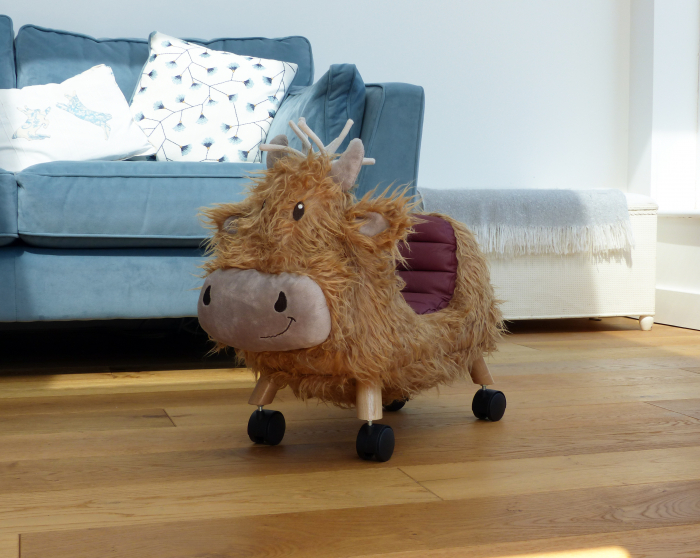 Little Bird Told Me - Văcuța Hubert Highland, Ride On Animal Toy, pentru copii de peste 1 an, Cadru robust din lemn, Scaun căptusit [17]