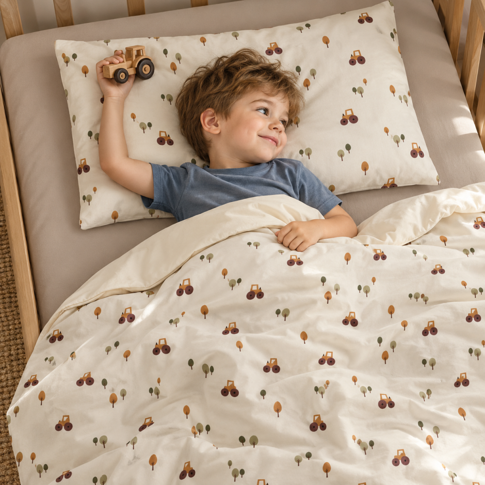 Magic Kids Set Husă Pilotă 100x135cm și Față de Pernă 40x60cm, 100% Bumbac Oeko-Tex, Imprimeu Tractoare, Reversibil, pentru Pătuț 140x70cm [7]