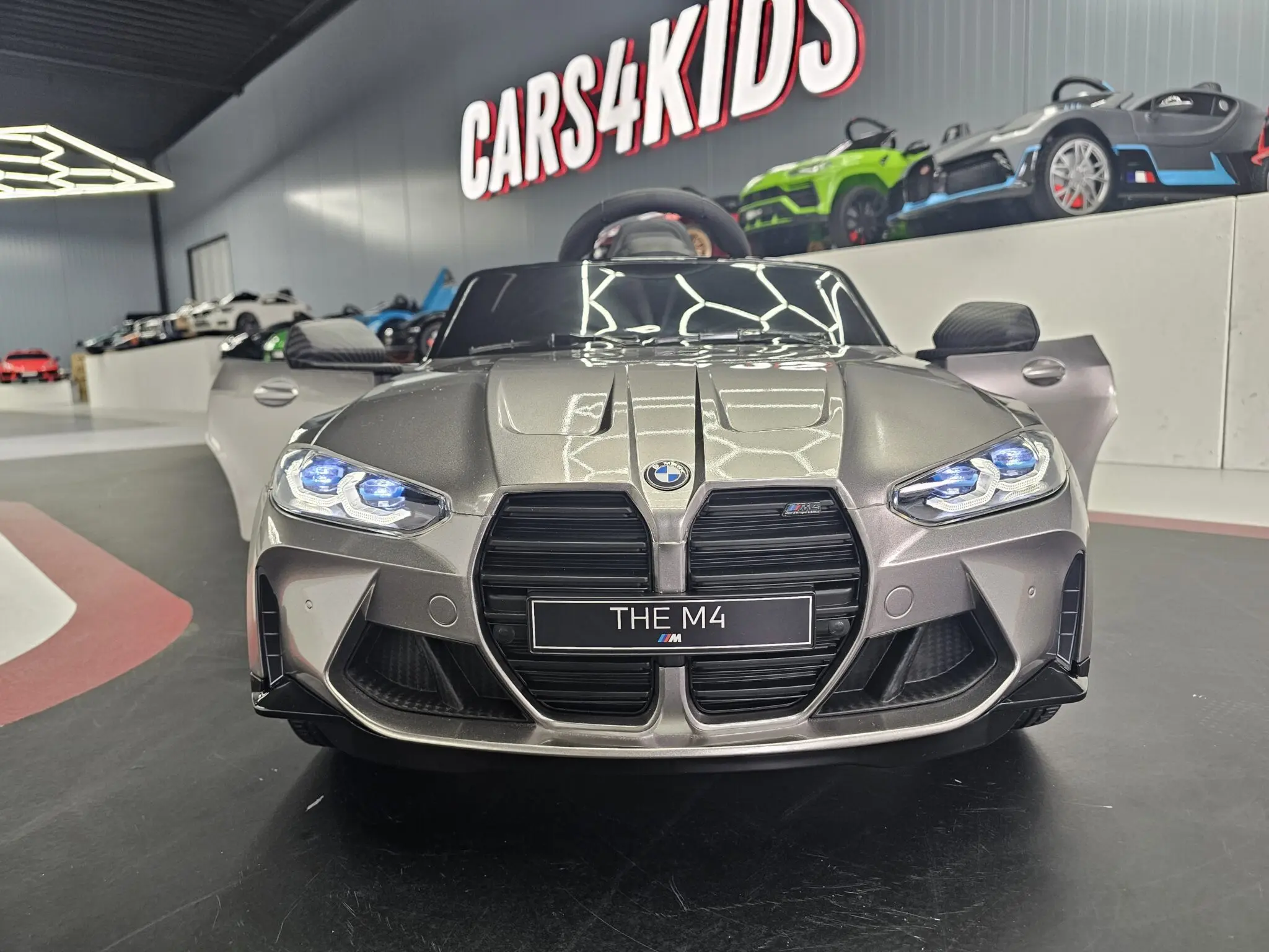 Mașină electrică BMW M4 12V Gri Metalic, Licență Oficială – Telecomandă 2.4G, Scaun Piele [5]