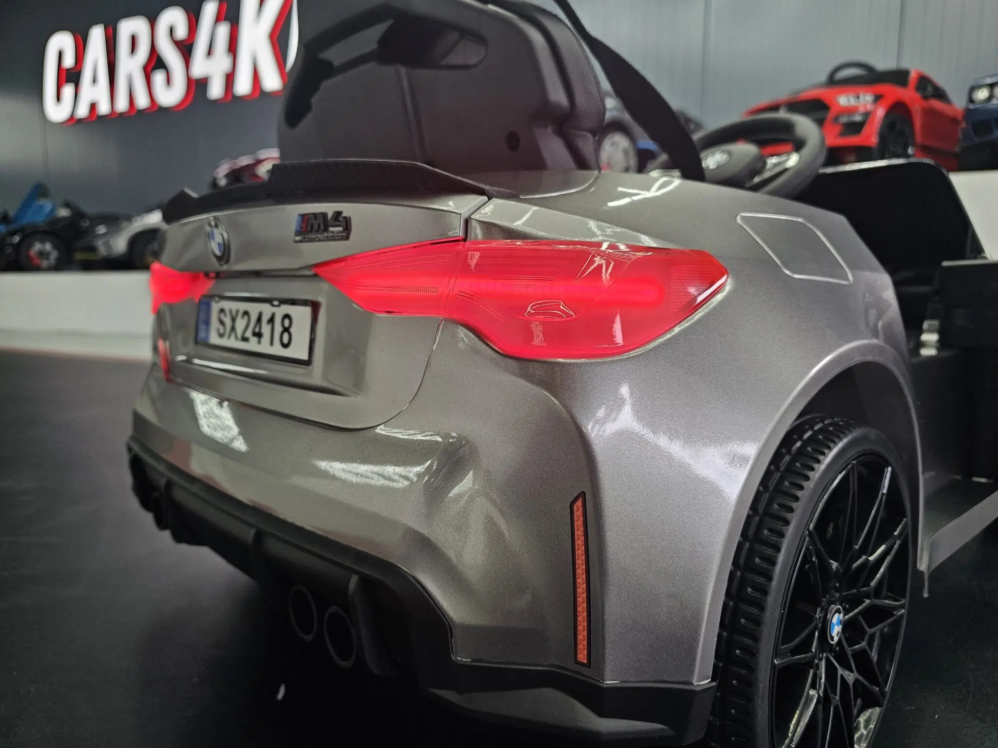 Mașină electrică BMW M4 12V Gri Metalic, Licență Oficială – Telecomandă 2.4G, Scaun Piele [9]