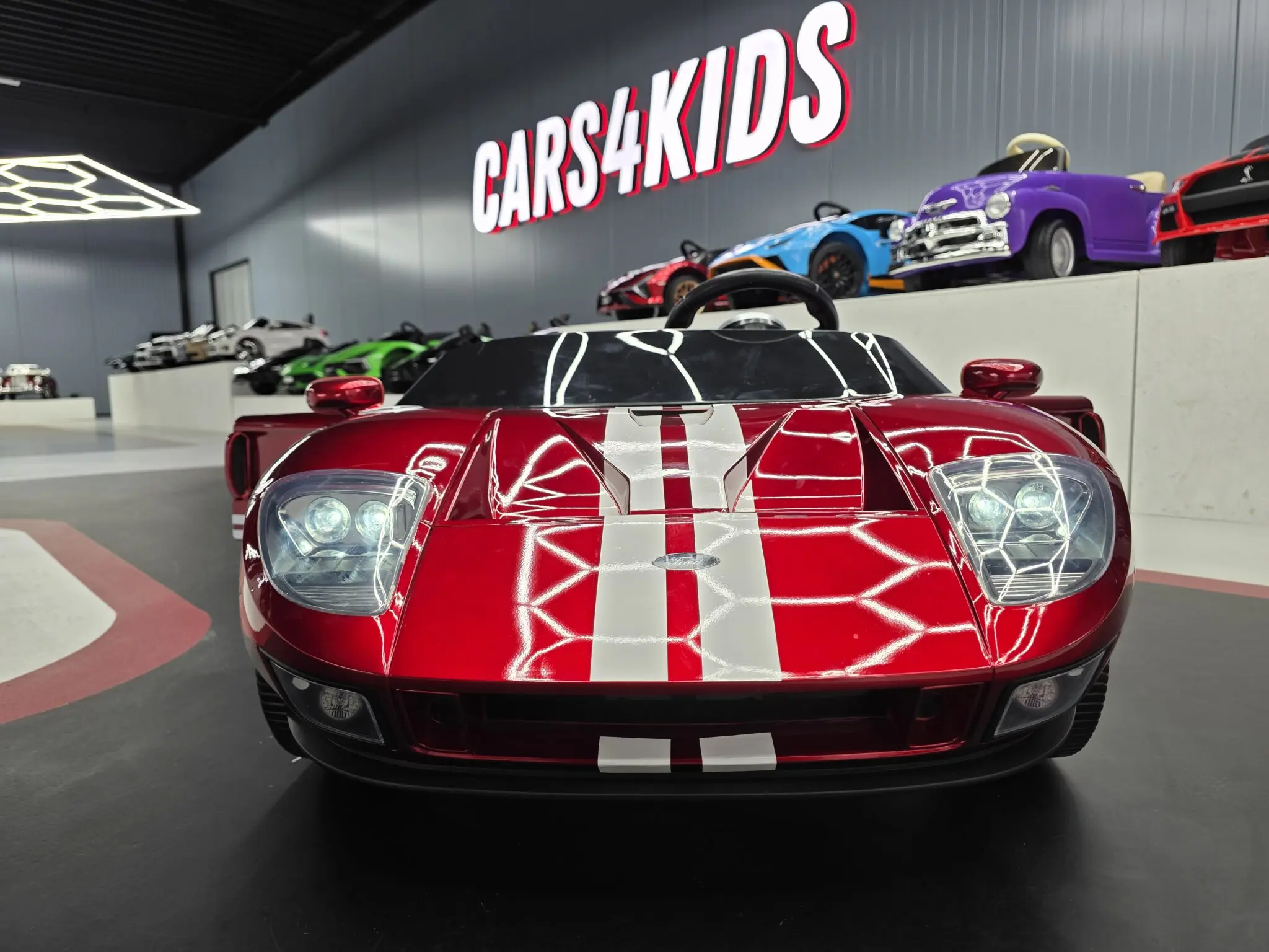 Mașină electrică Ford GT 24V Roșu Metalic, 2 Locuri, licență oficială – Telecomandă 2.4G, Uși Funcționale [4]