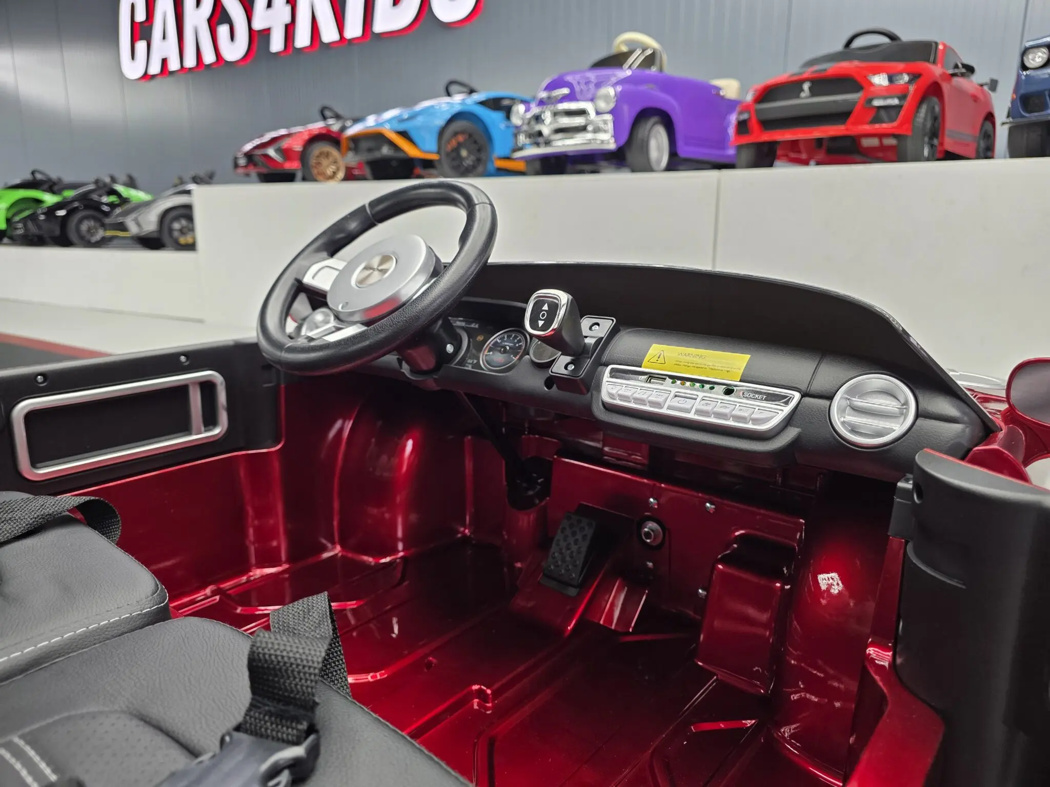 Mașină electrică Ford GT 24V Roșu Metalic, 2 Locuri, licență oficială – Telecomandă 2.4G, Uși Funcționale [12]