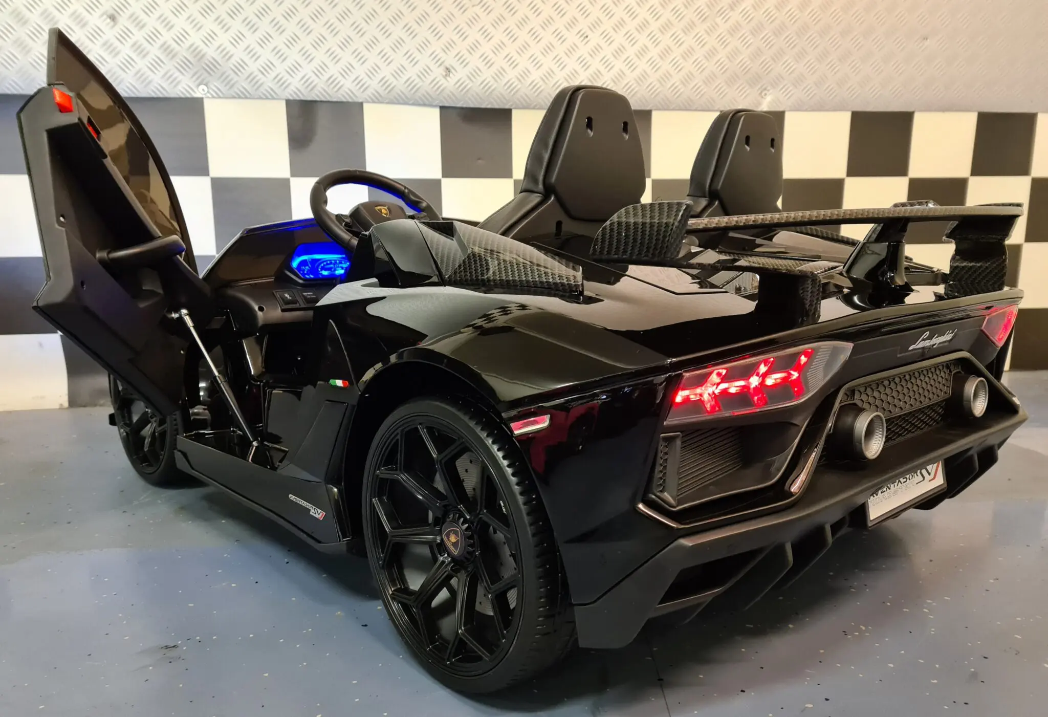 Mașină electrică Lamborghini Aventador SVJ 24V Negru, 2 Locuri, licență oficială – Drift, Uși Verticale, Telecomandă [10]