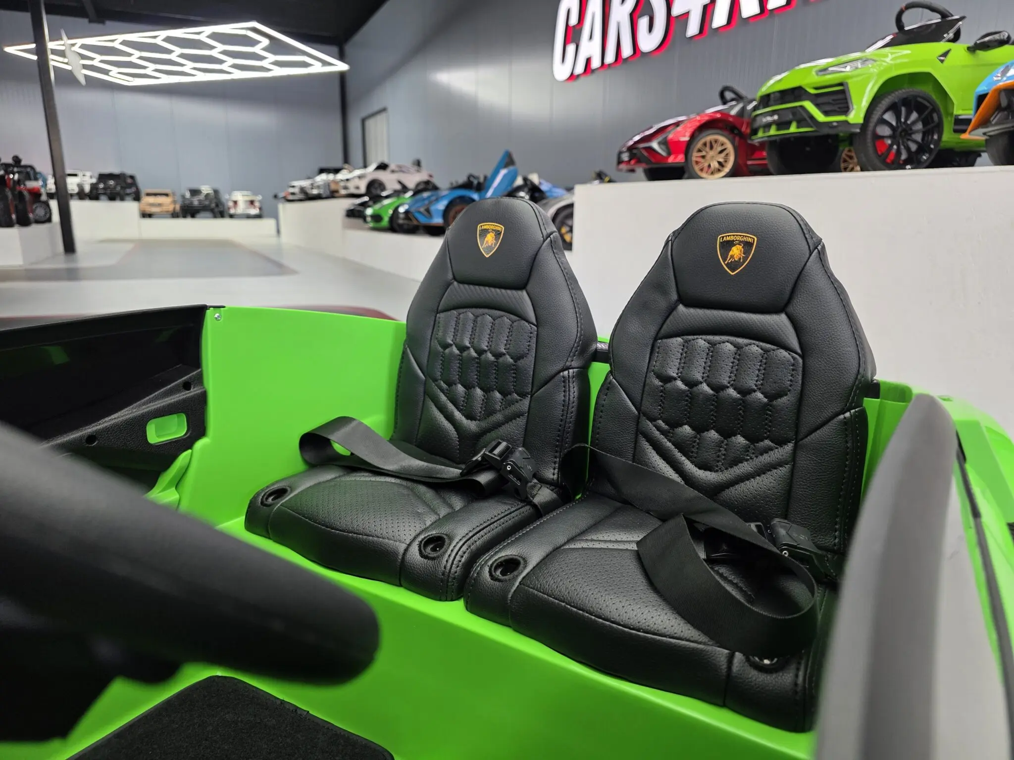 Mașină electrică Lamborghini Revuelto 24V Verde, 2 Locuri, licență oficială – Uși Vertical, Telecomandă 2.4G [11]