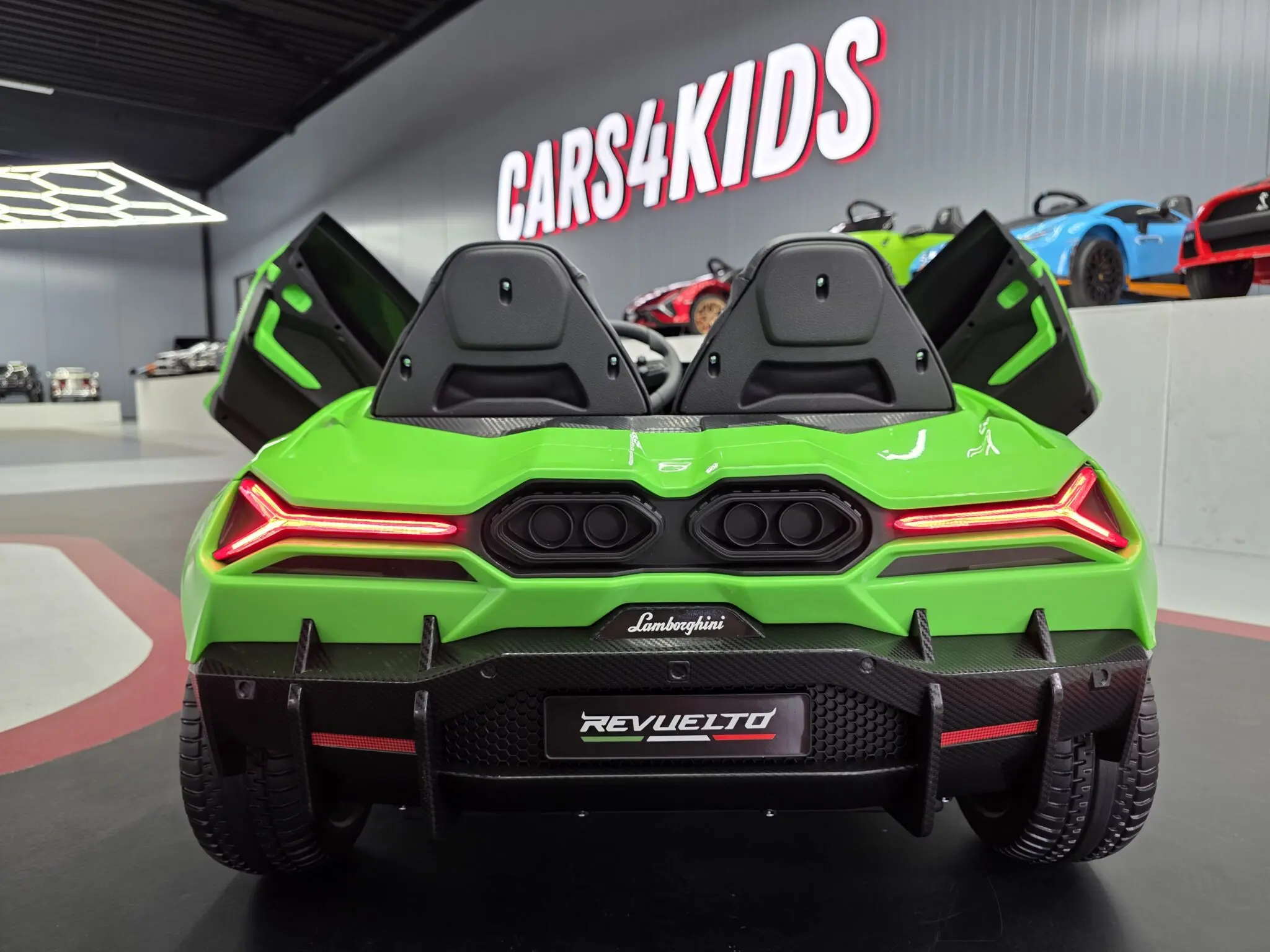 Mașină electrică Lamborghini Revuelto 24V Verde, 2 Locuri, licență oficială – Uși Vertical, Telecomandă 2.4G [8]