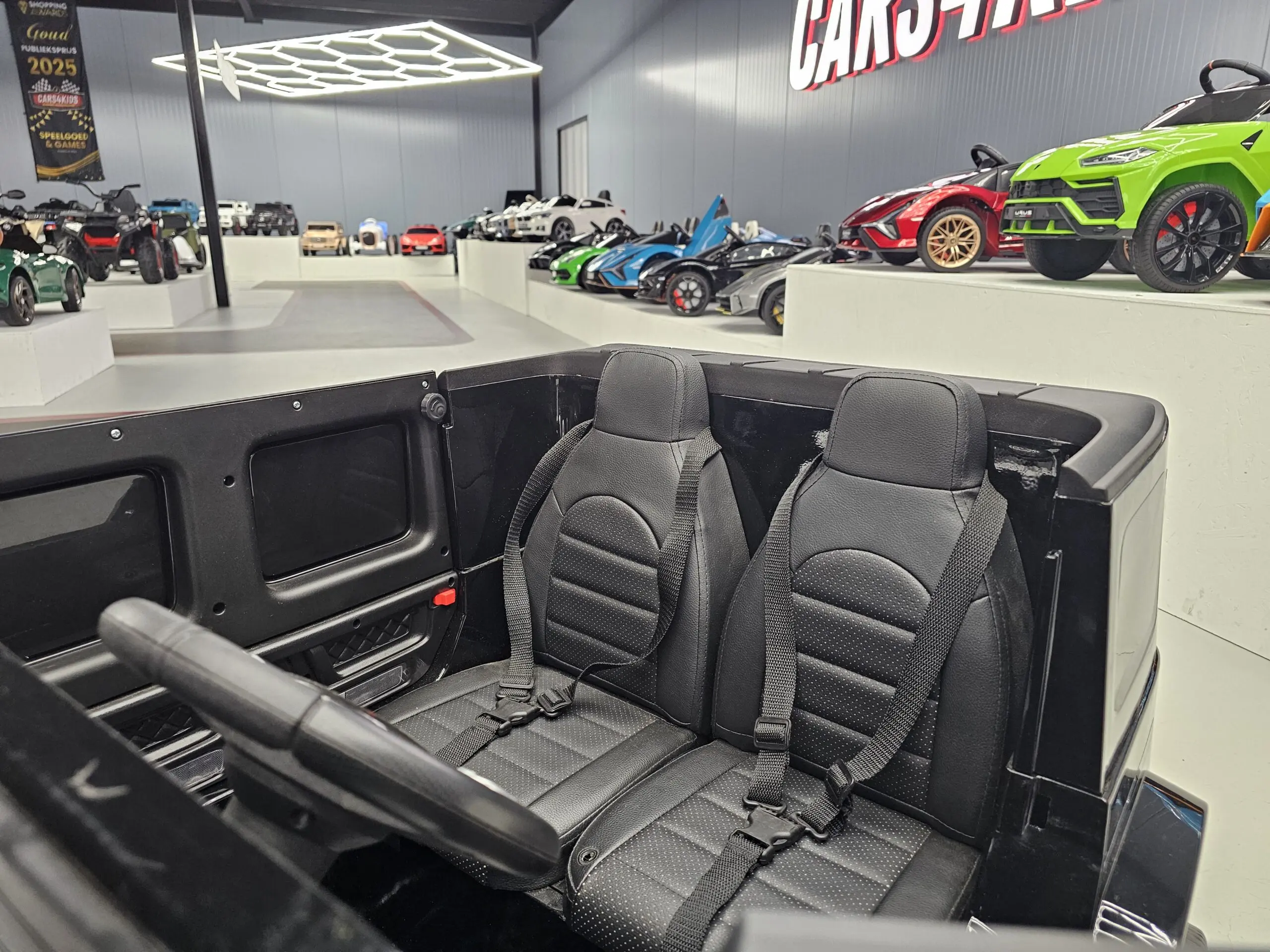 Mașină electrică Mercedes G63 AMG 24V Negru Metalic, 2 Locuri, Licență Oficială – Telecomandă 2.4G [11]