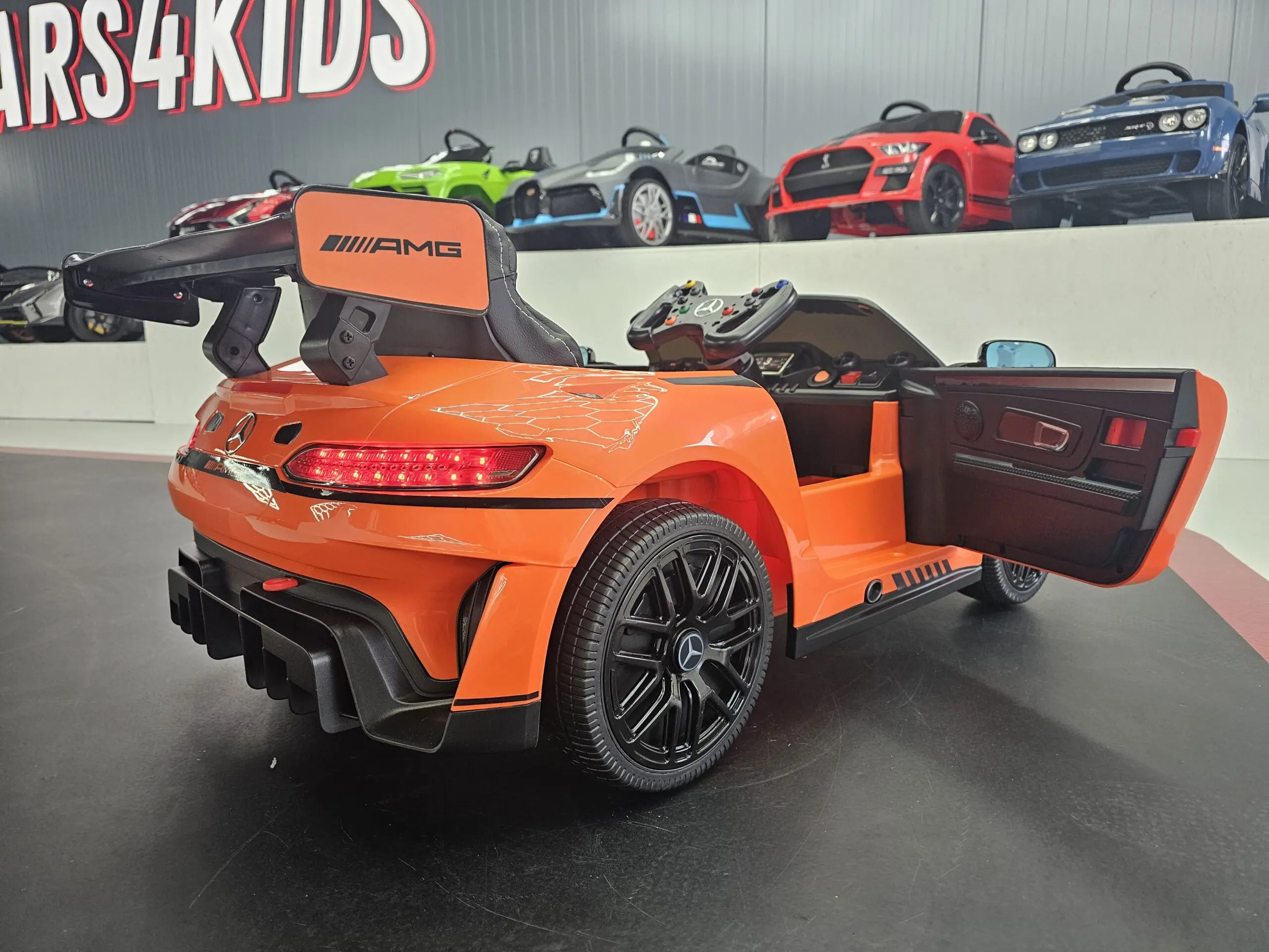 Mașină electrică Mercedes GT3 AMG 12V Portocaliu, Licență Oficială – Telecomandă 2.4G, Scaun Piele [6]