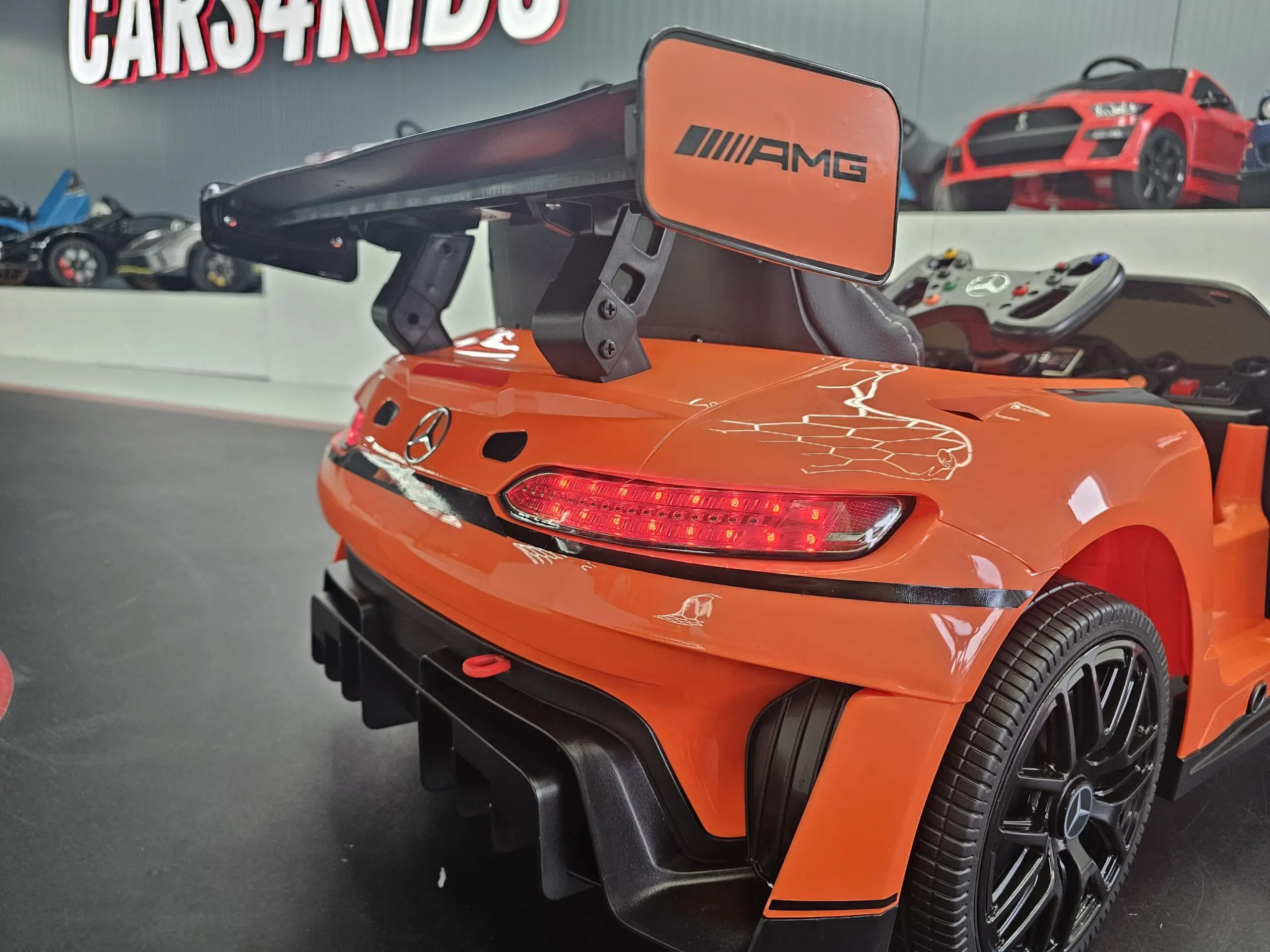 Mașină electrică Mercedes GT3 AMG 12V Portocaliu, Licență Oficială – Telecomandă 2.4G, Scaun Piele [8]