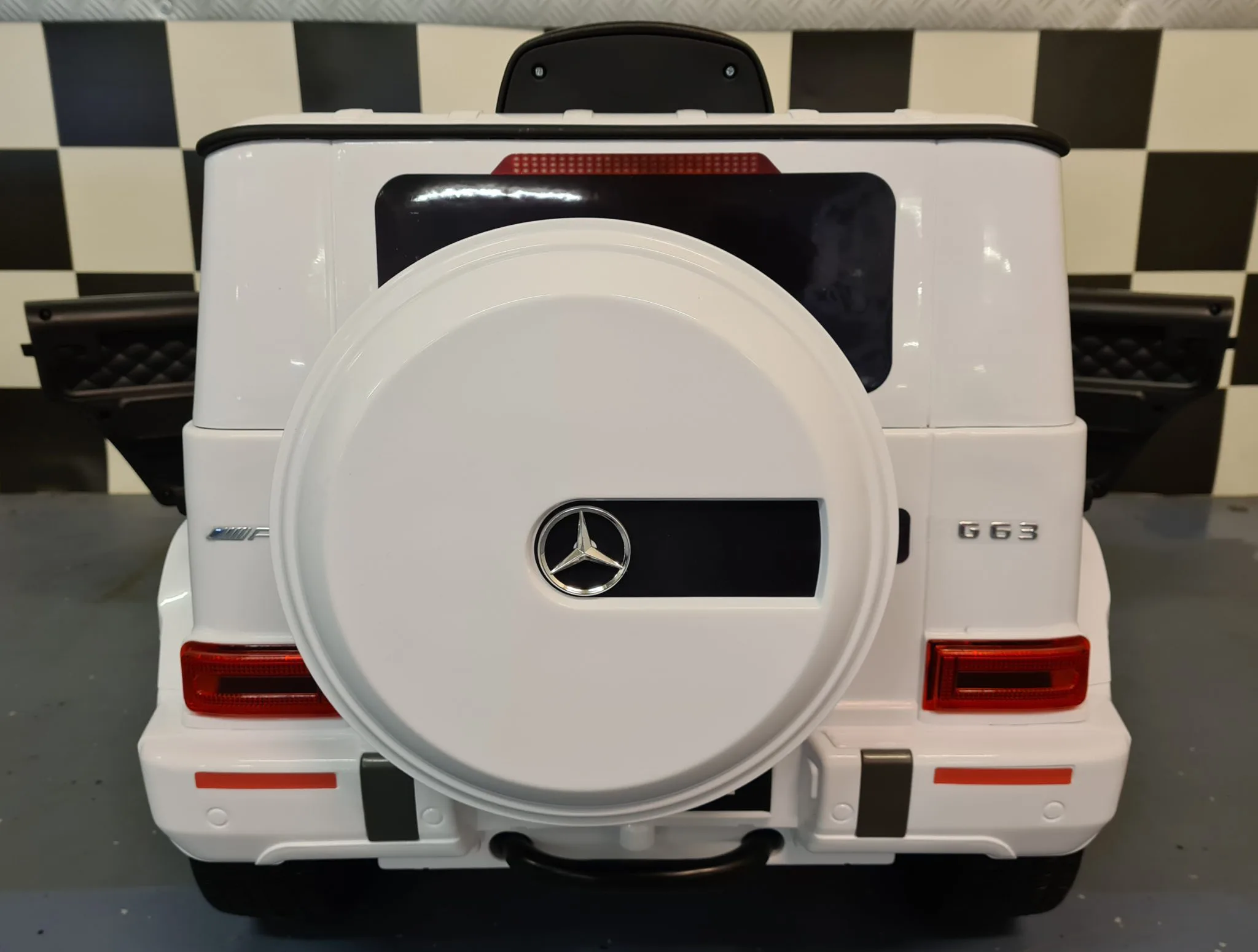 Mașină Electrică pentru Copii Mercedes-Benz G63 AMG 12V Alb Perlat – 4 Motoare, Telecomandă 2.4G, Roți Cauciuc, Scaun Piele | 3 Ani+ [8]
