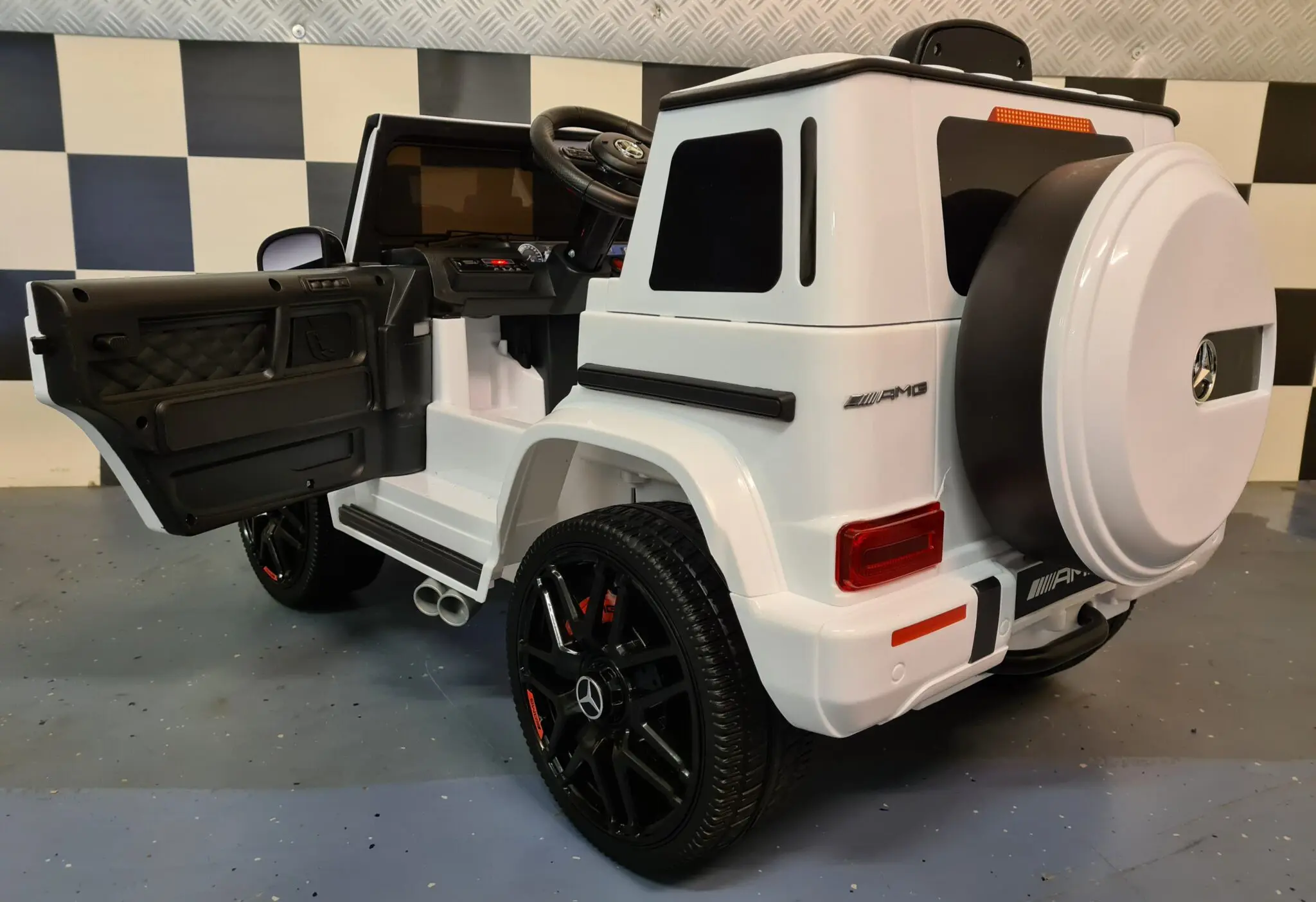 Mașină Electrică pentru Copii Mercedes-Benz G63 AMG 12V Alb Perlat – 4 Motoare, Telecomandă 2.4G, Roți Cauciuc, Scaun Piele | 3 Ani+ [7]