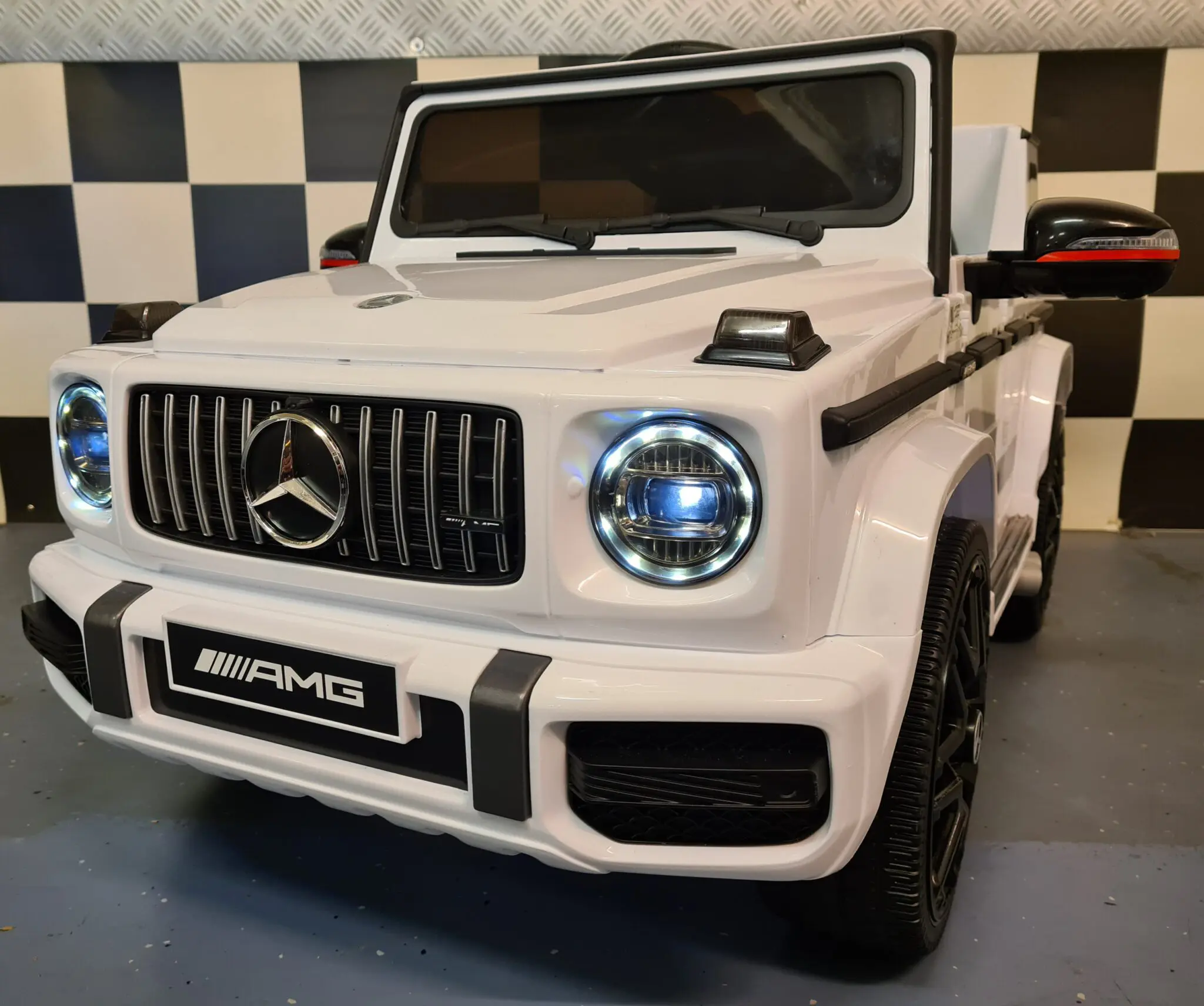 Mașină Electrică pentru Copii Mercedes-Benz G63 AMG 12V Alb Perlat – 4 Motoare, Telecomandă 2.4G, Roți Cauciuc, Scaun Piele | 3 Ani+ [2]