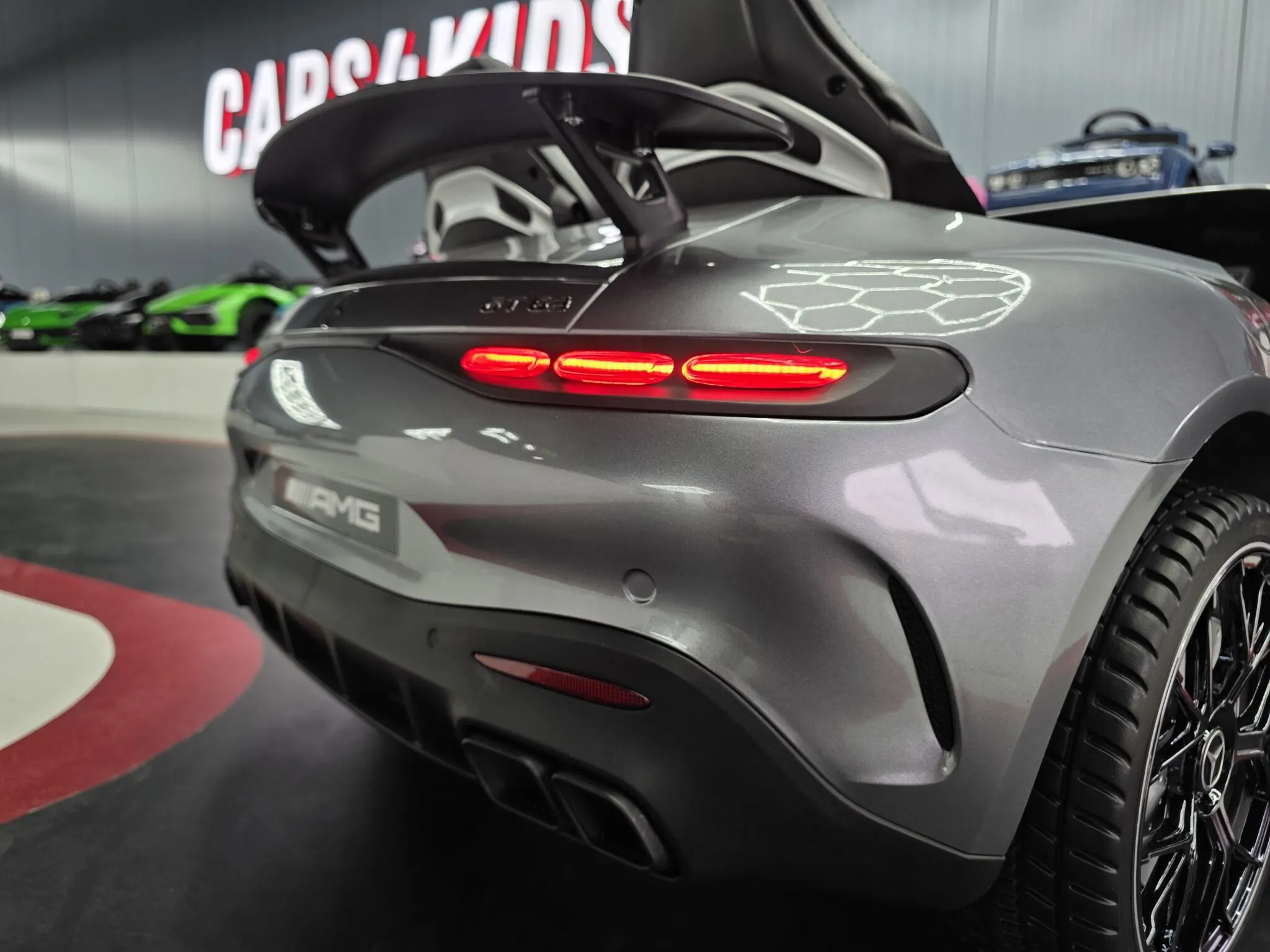 Mașină electrică pentru copii Mercedes GT63 24V, 2 locuri, gri metalizat, telecomandă 2.4G, 4 motoare, scaun din piele [6]