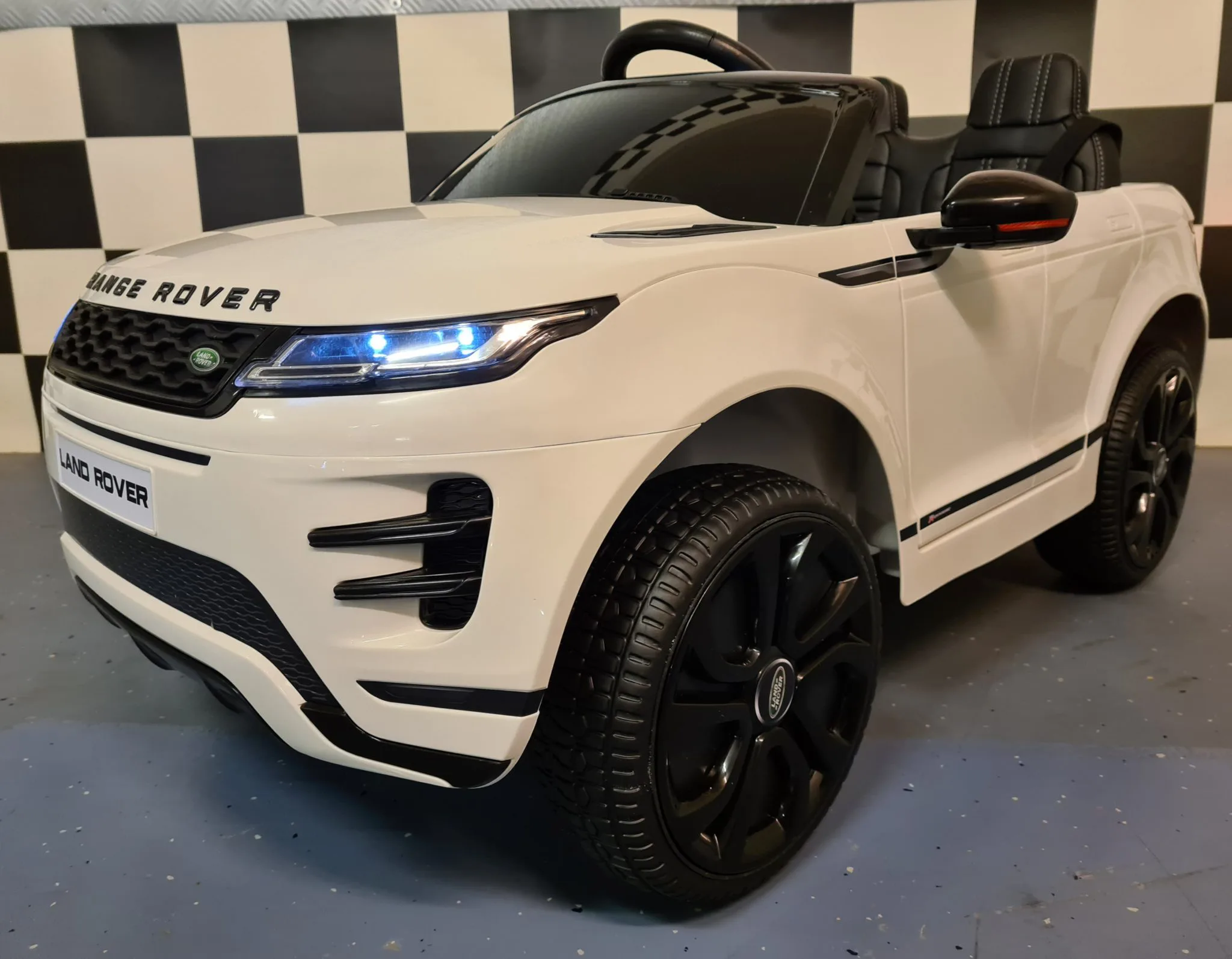 Mașină Electrică pentru Copii Range Rover Evoque 12V 10Ah Alb – 4 Motoare, Suspensii, Telecomandă 2.4G, Roți Cauciuc, Scaun Piele | 3 Ani+ [4]