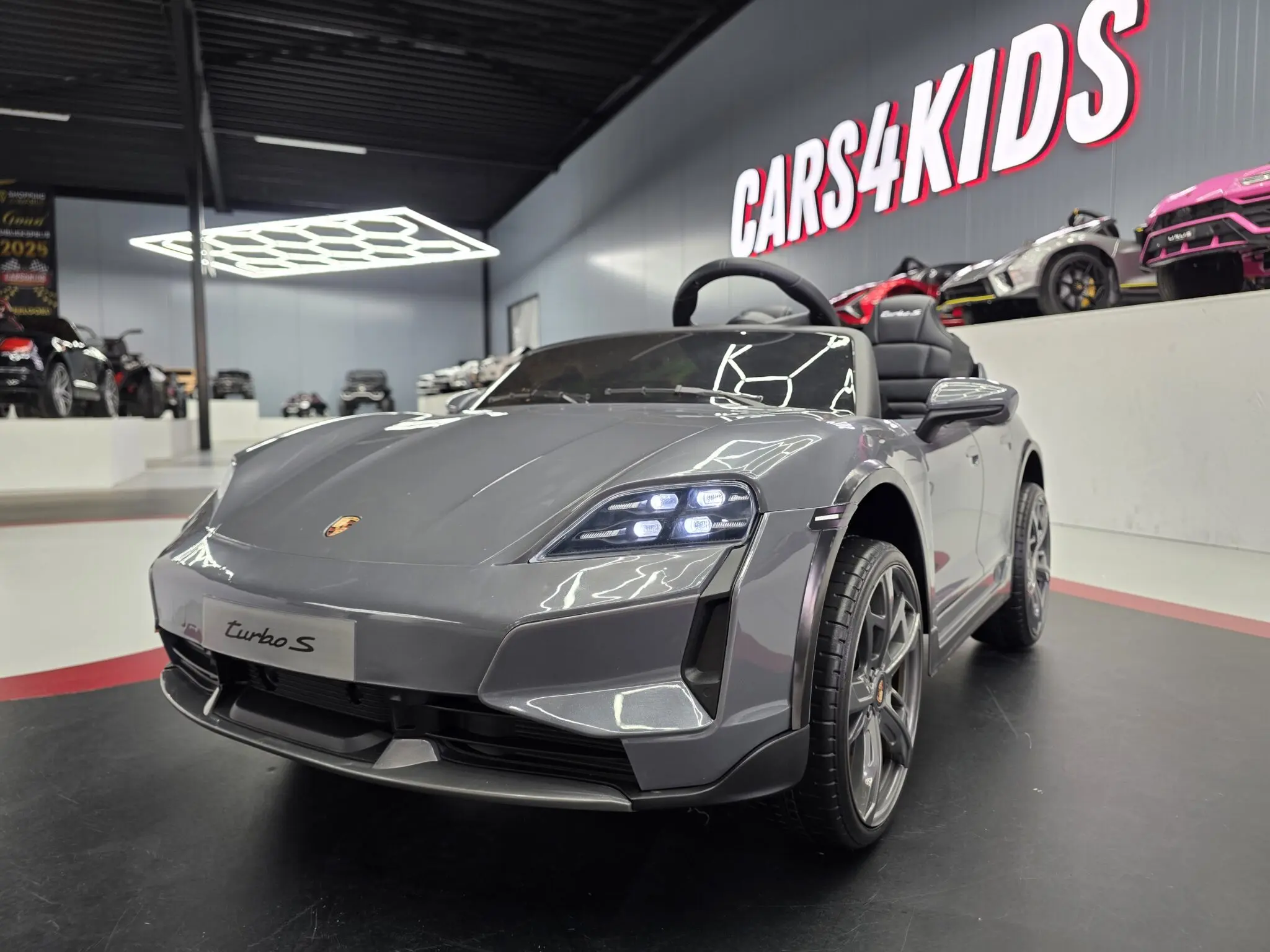 Mașină electrică Porsche Taycan Turbo S 24V Gri, 2 Locuri, licență oficială – Telecomandă 2.4G, Scaun Piele [2]