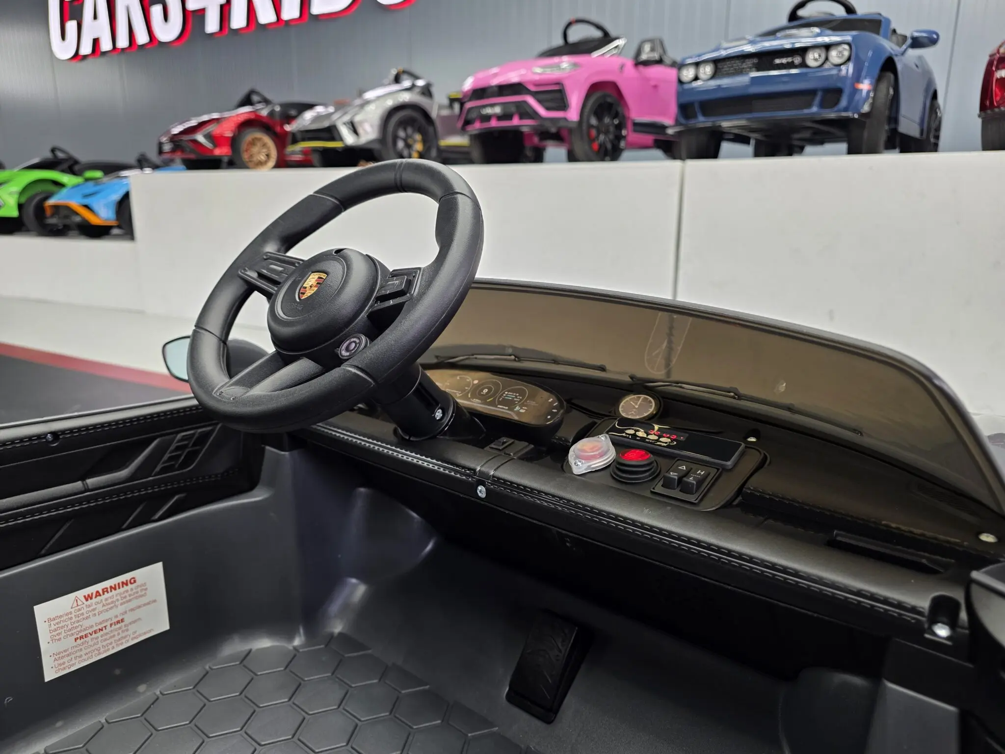 Mașină electrică Porsche Taycan Turbo S 24V Gri, 2 Locuri, licență oficială – Telecomandă 2.4G, Scaun Piele [9]
