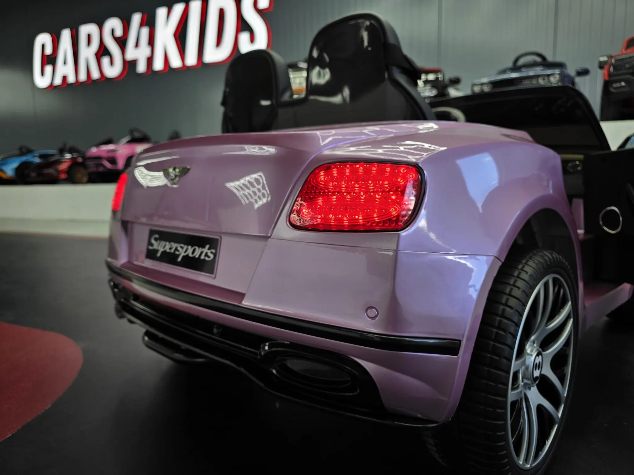 Mașinuță Electrică Copii Bentley Continental 12V, Telecomandă 2.4G, Șa Piele Neagră, Uși Funcționale, Roz Metalizat [8]