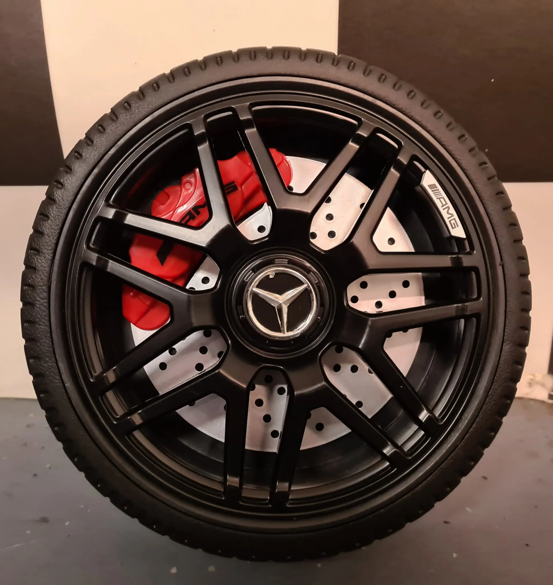 Mașinuță electrică copii Mercedes GLC 63 AMG 12V, 4 motoare, scaun piele, centură 5 puncte, gri metalizat [10]
