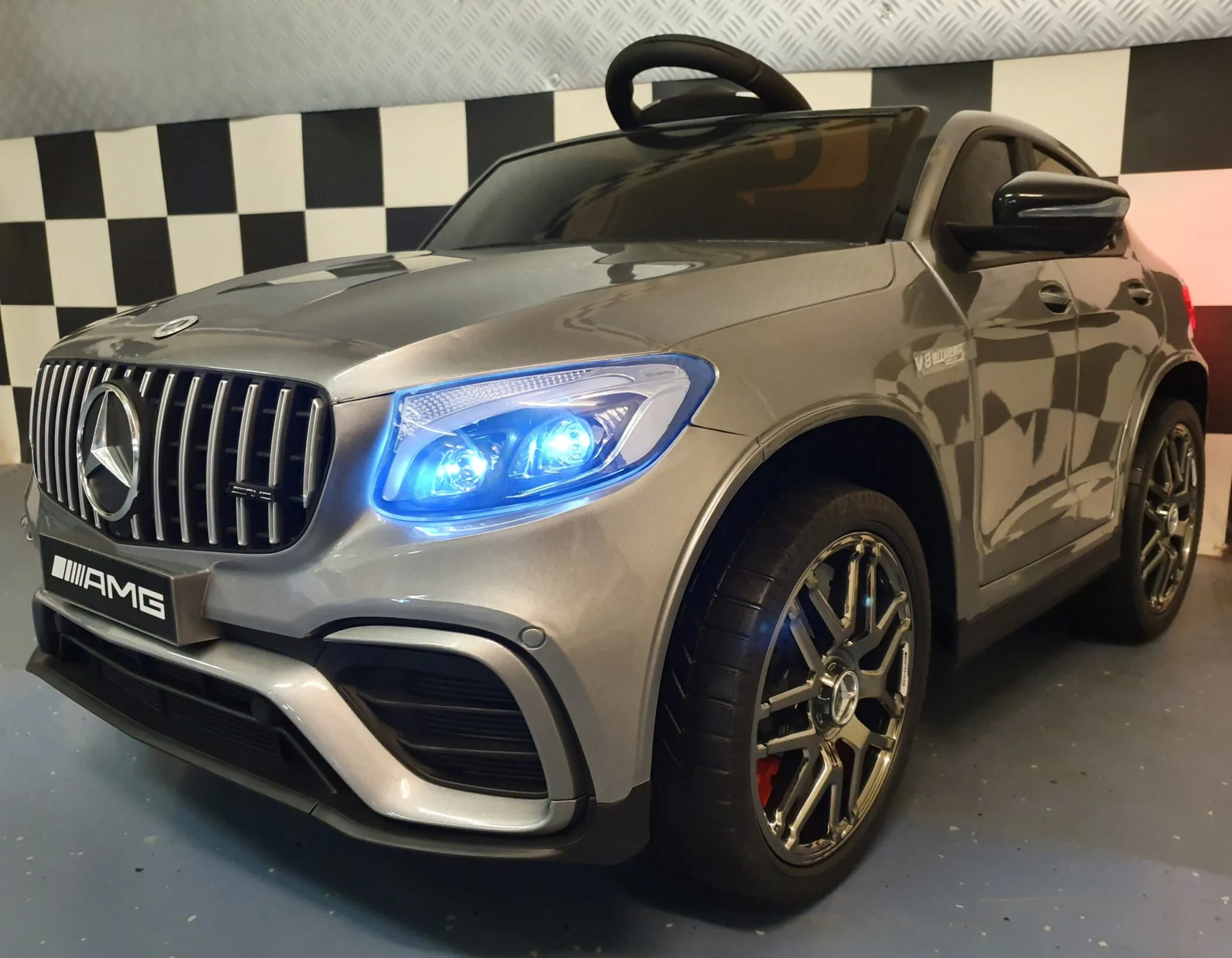 Mașinuță electrică copii Mercedes GLC 63 AMG 12V, 4 motoare, scaun piele, centură 5 puncte, gri metalizat [2]