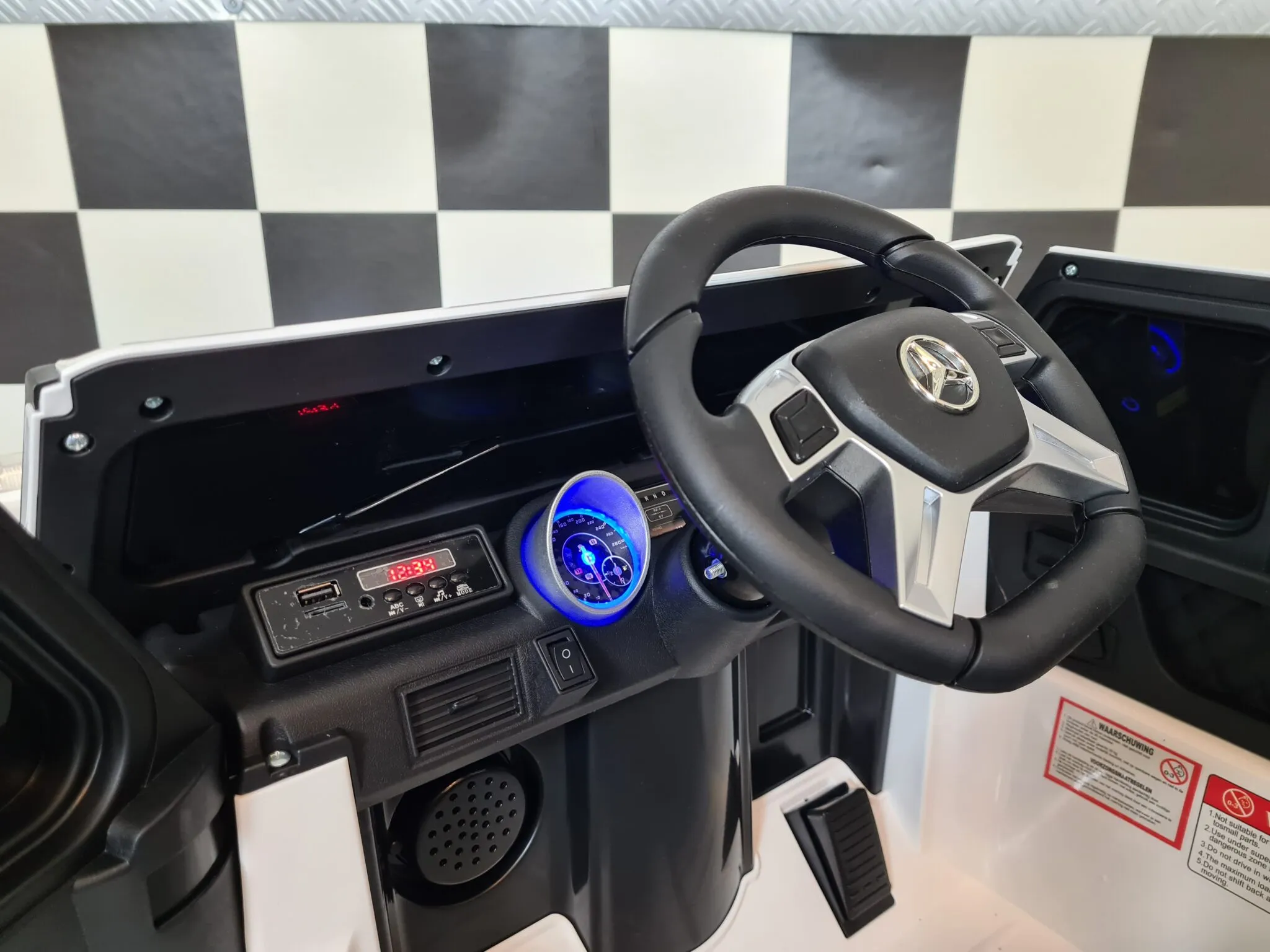 Mașinuță electrică copii Mercedes Maybach G650 12V, 4 motoare, scaun piele, telecomandă, alb [11]