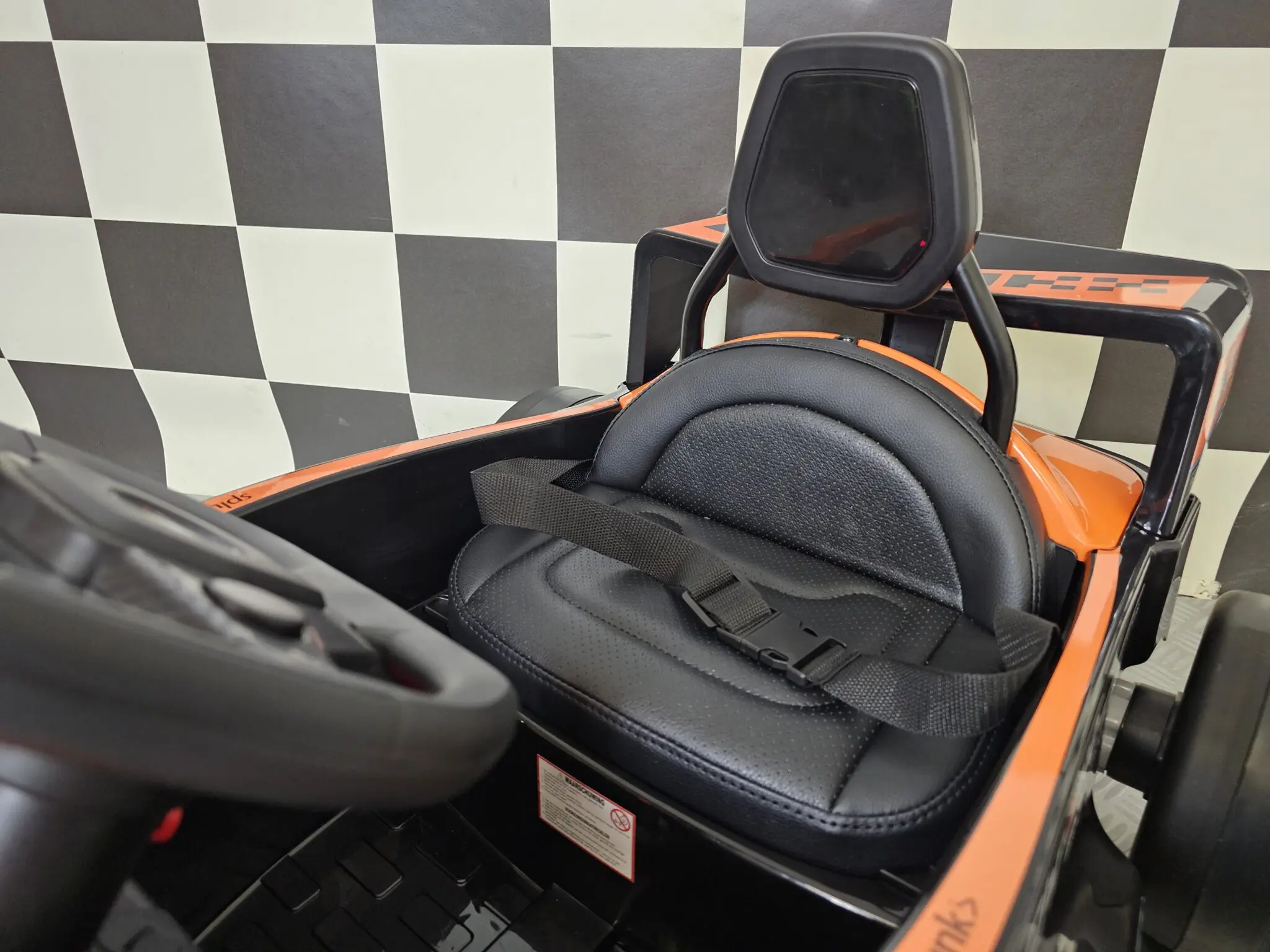 Mașinuță Electrică McLaren Formula 1 12V Portocaliu – Licență Oficială McLaren, Bluetooth, Telecomandă 2.4G, Scaun Piele | 3-5 Ani, Max. 30 kg [10]