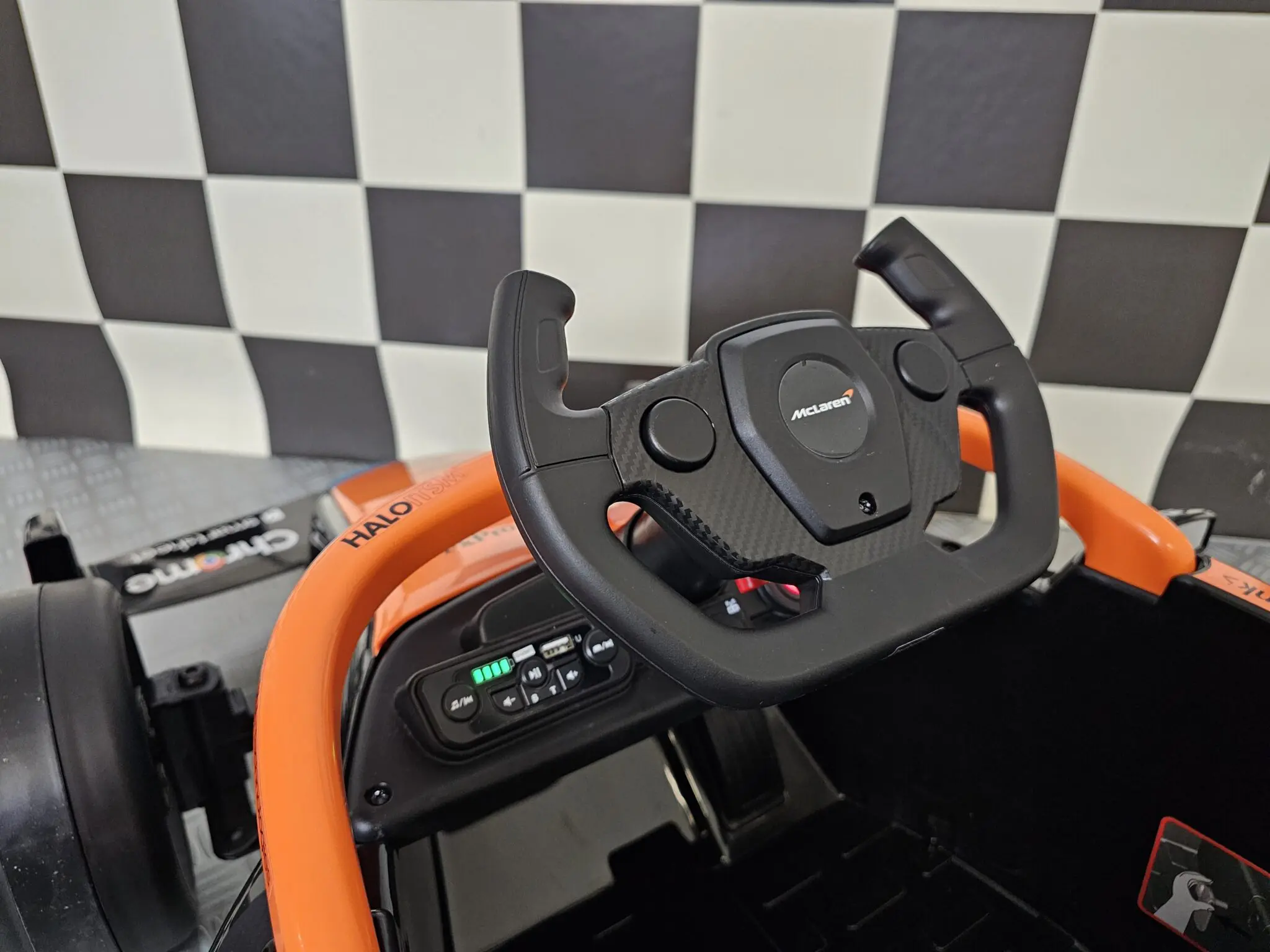 Mașinuță Electrică McLaren Formula 1 12V Portocaliu – Licență Oficială McLaren, Bluetooth, Telecomandă 2.4G, Scaun Piele | 3-5 Ani, Max. 30 kg [9]